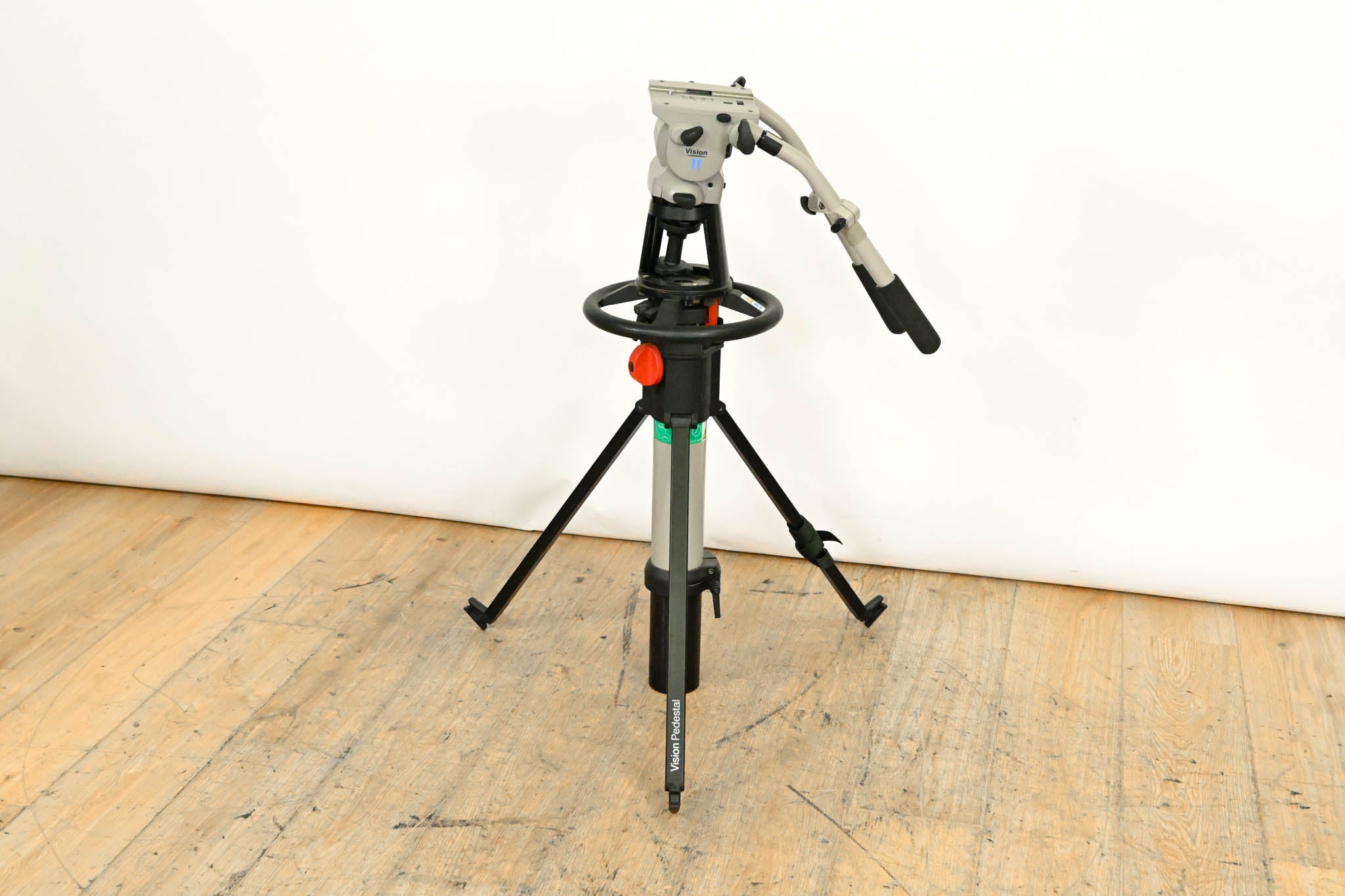 Vinten Vision 11 Fluid Head with 3320 Vision Pedestal