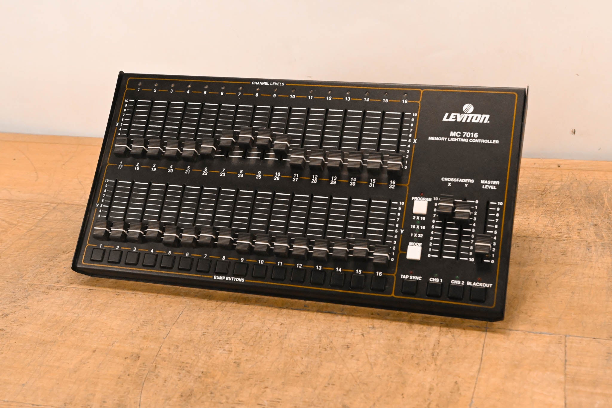 Leviton MC 7016 16/32-Channel Memory Lighting Controller (NO PSU)