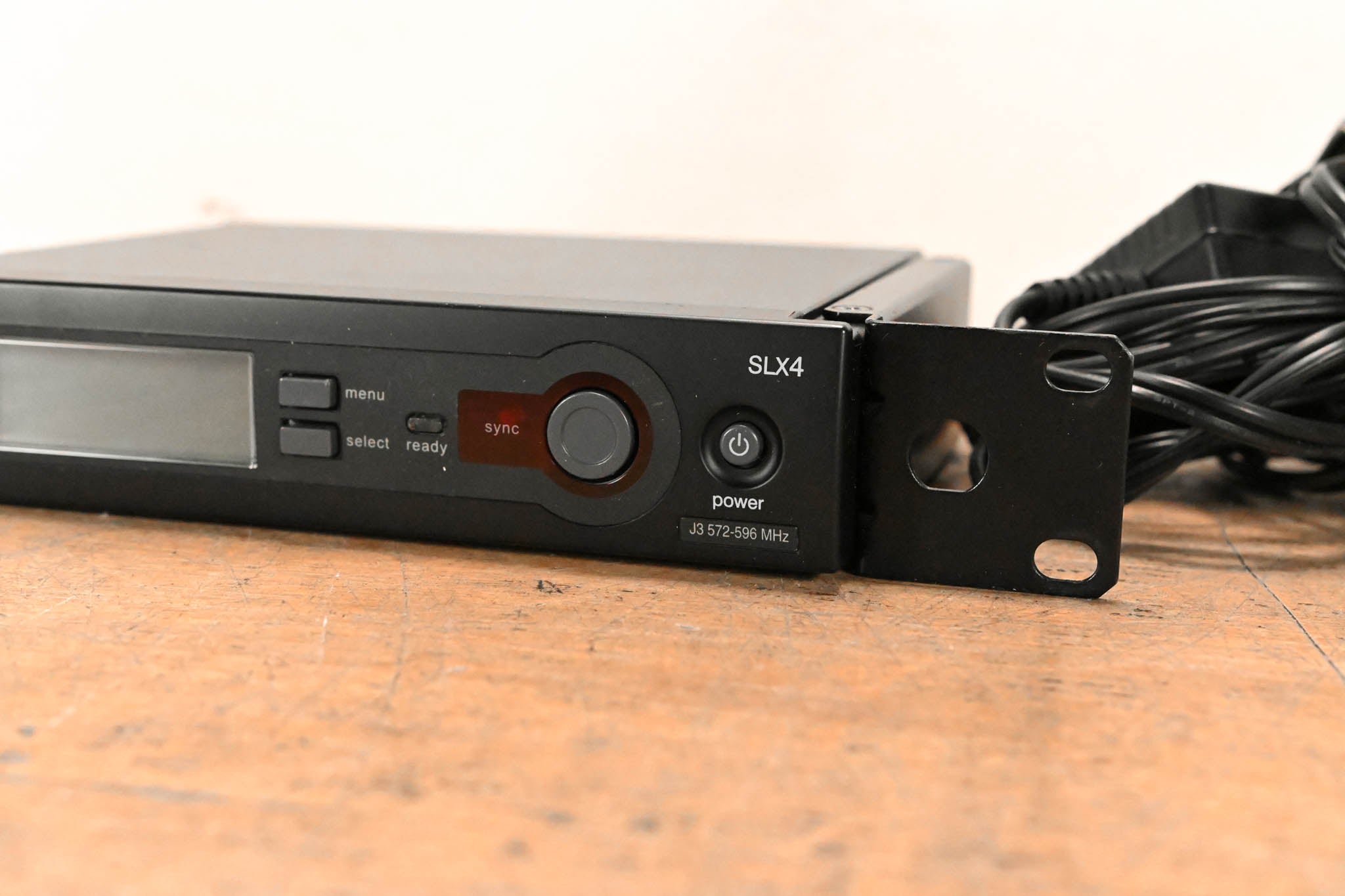 Shure SLX4 Wireless Receiver - J3 Band: 572-596 MHz