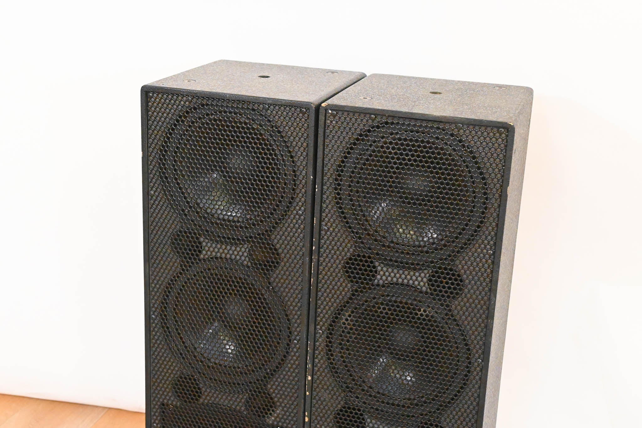 EAW UB82e 2-Way Passive Full Range Loudspeaker (PAIR)