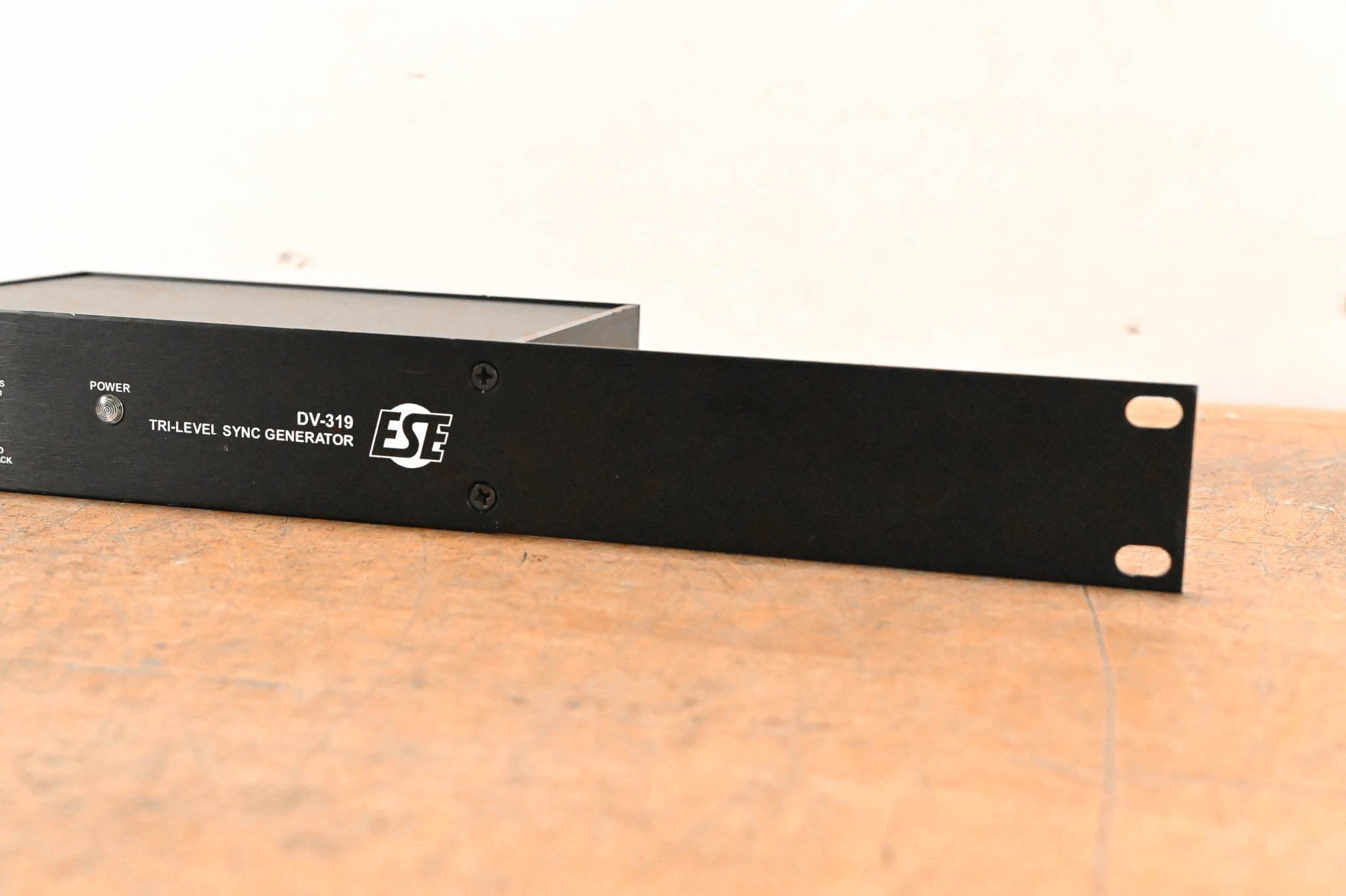 ESE DV-319 HD & SD Sync Generator