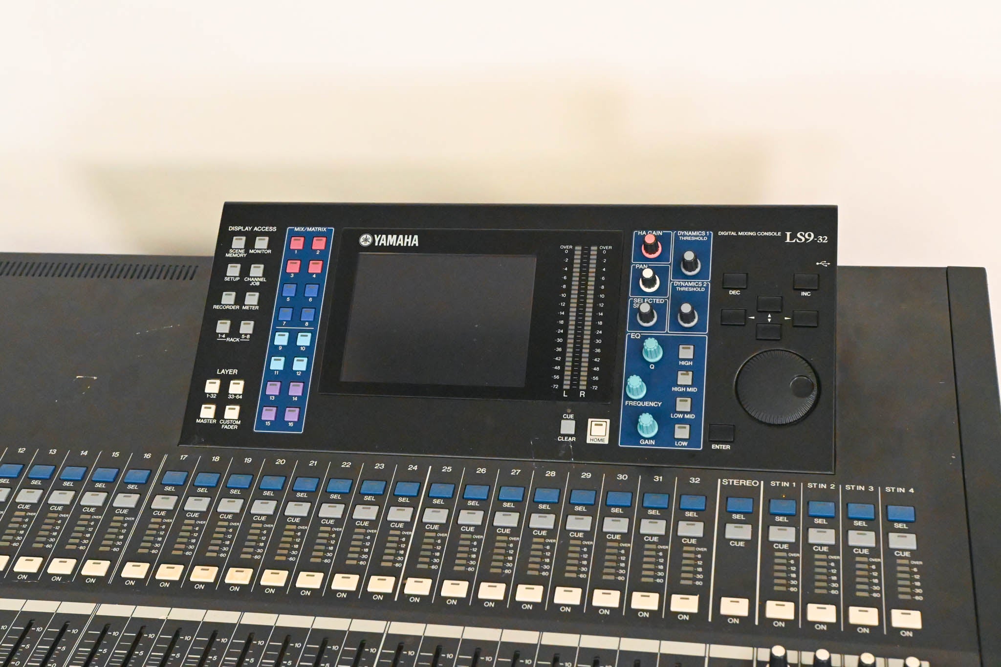 Yamaha LS9-32 32-Input Digital Mixing Console
