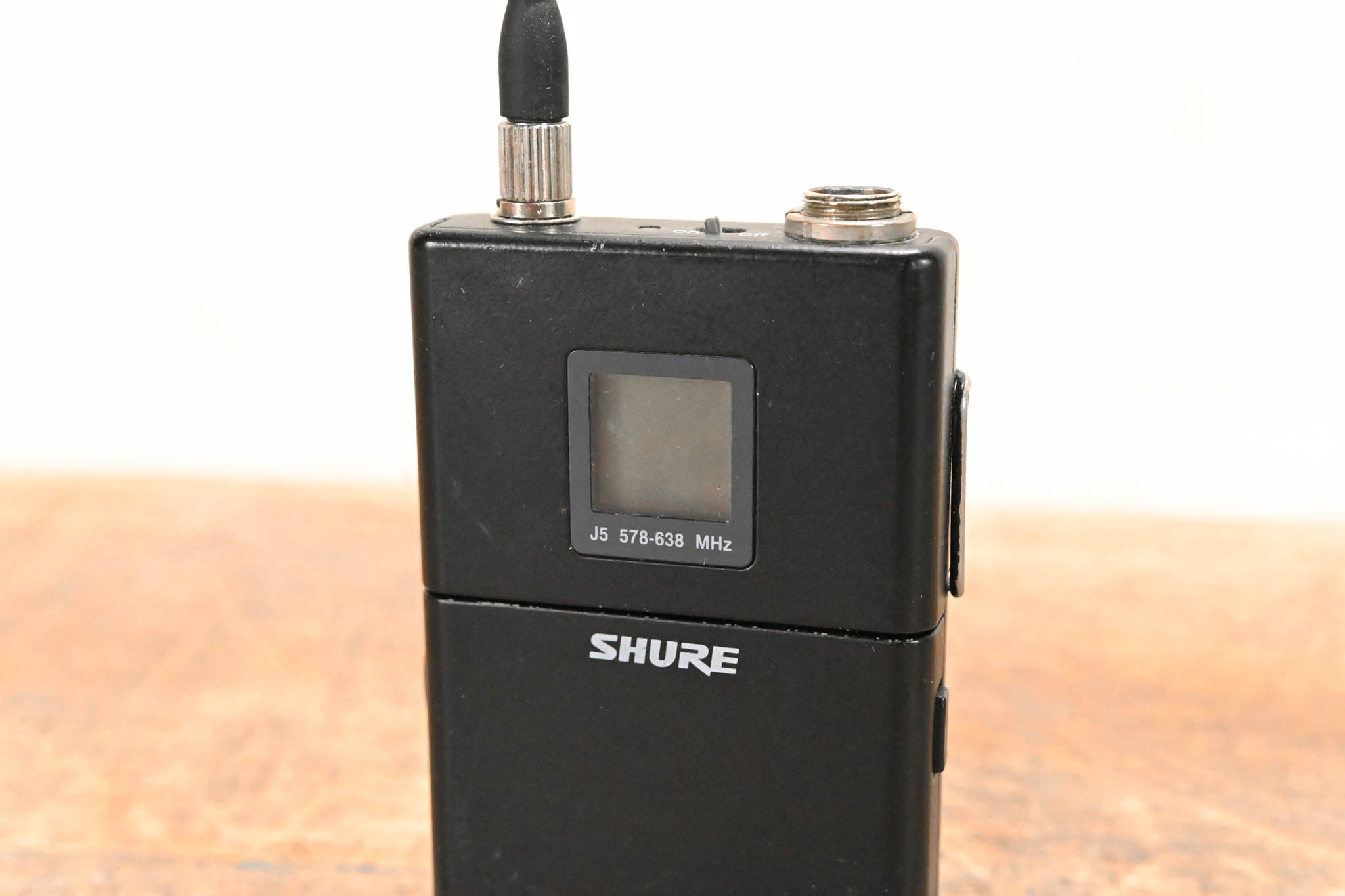 Shure UR1 Wireless Bodypack Transmitter - J5 Band: 578-638 MHz
