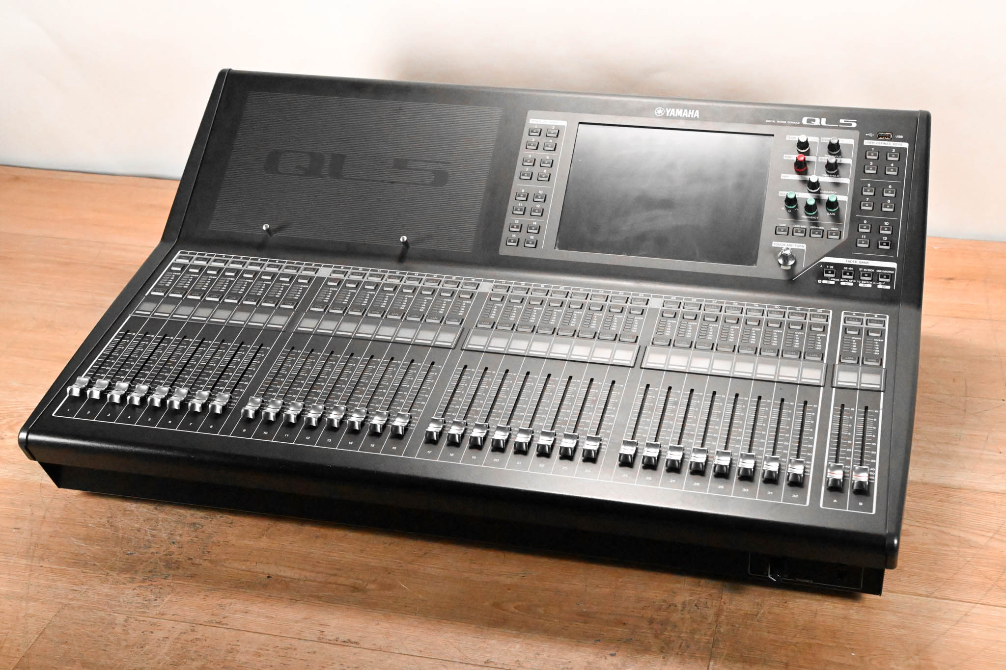 Yamaha QL5 64-Channel Digital Audio Mixing Console