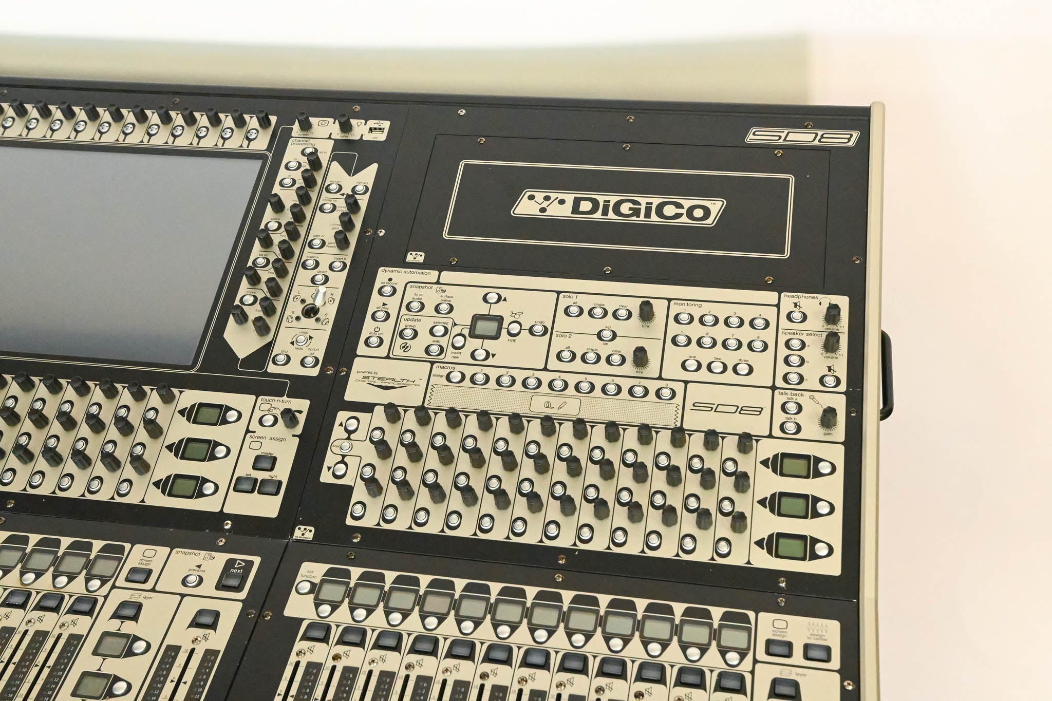 DiGiCo SD8 120-Channel Digital Mixing Console w/ Waves Card + ST Optical