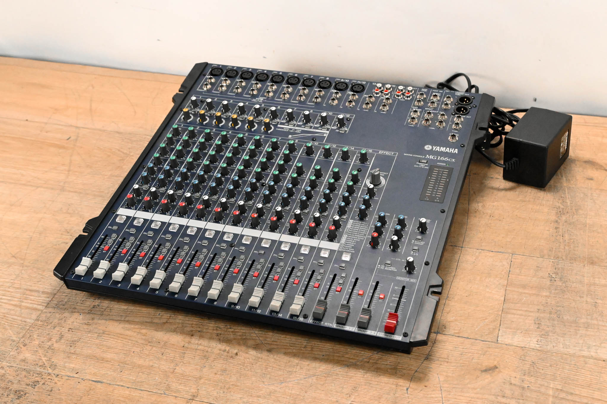 Yamaha MG166CX 16-Channel, 6-Bus Analog Mixer