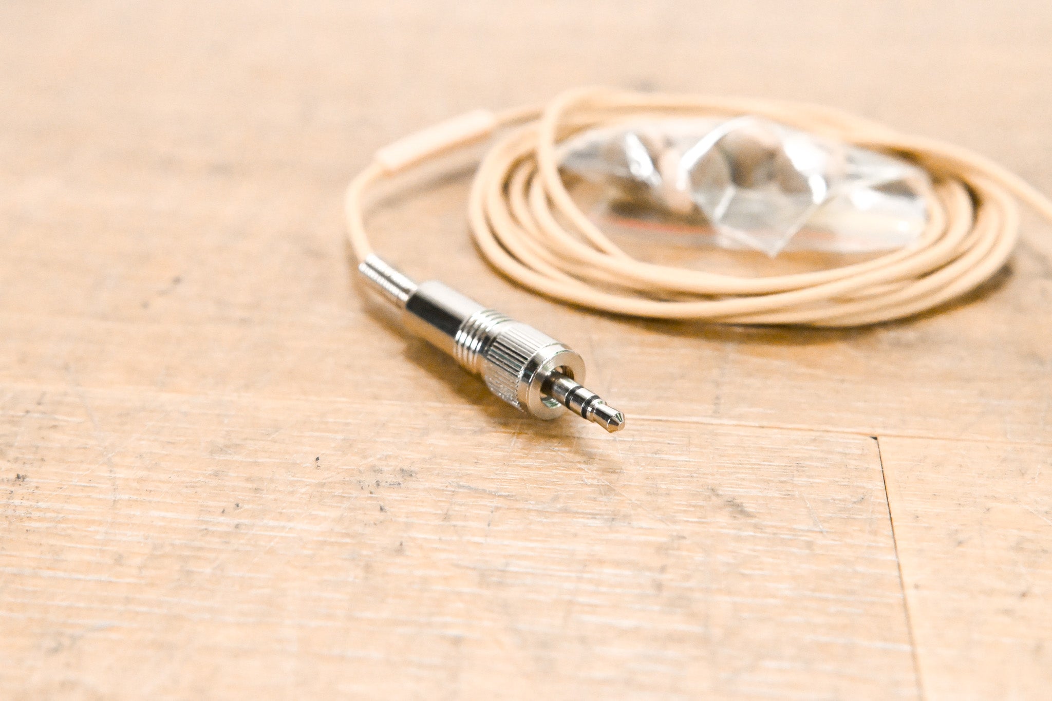 Sennheiser MKE 2 Lavalier Lapel Mic w/ Locking 3.5mm Connector - Beige