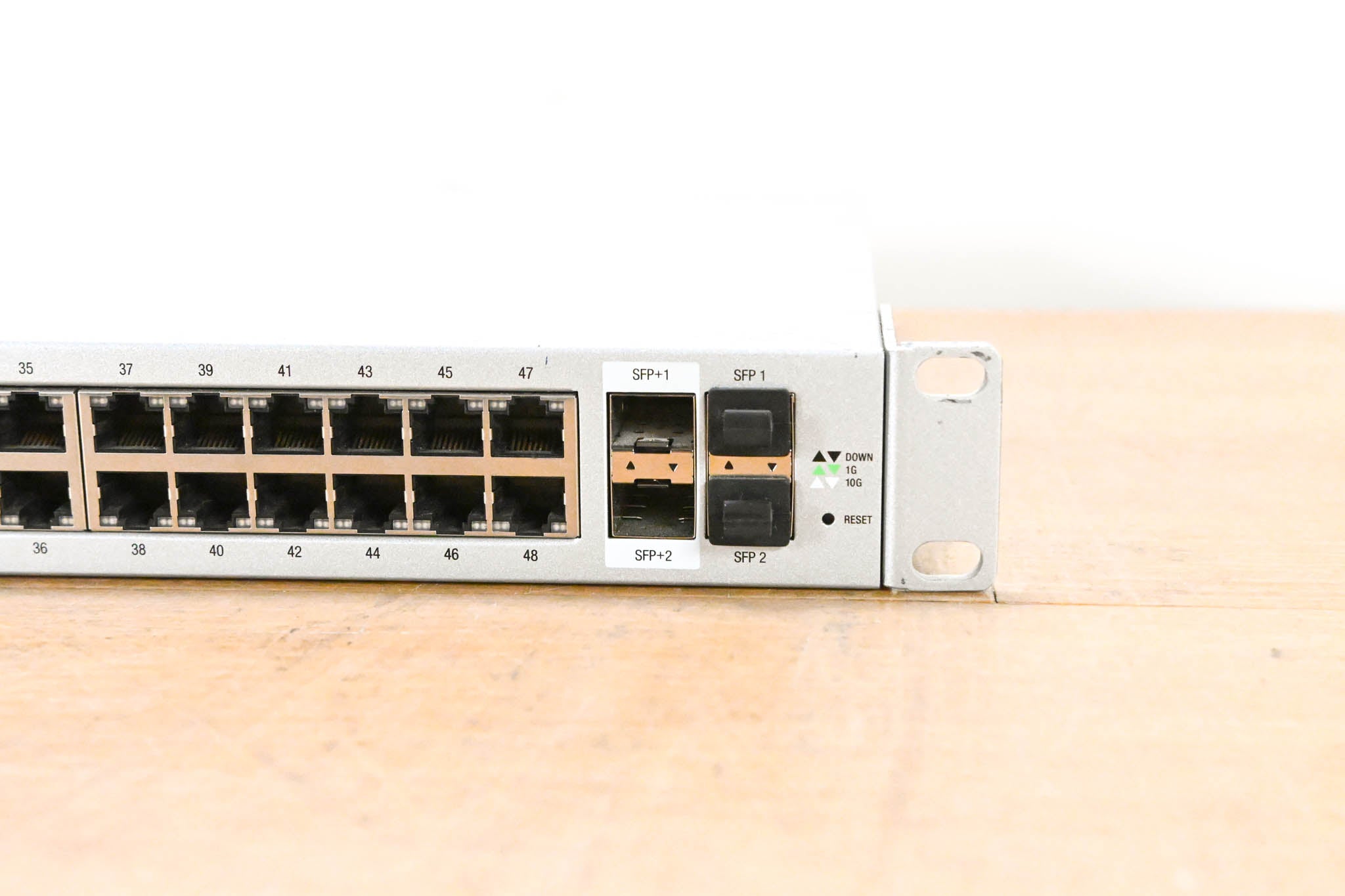Ubiquiti UniFi US-48 Switch 48 48-Port Gigabit Ethernet Switch