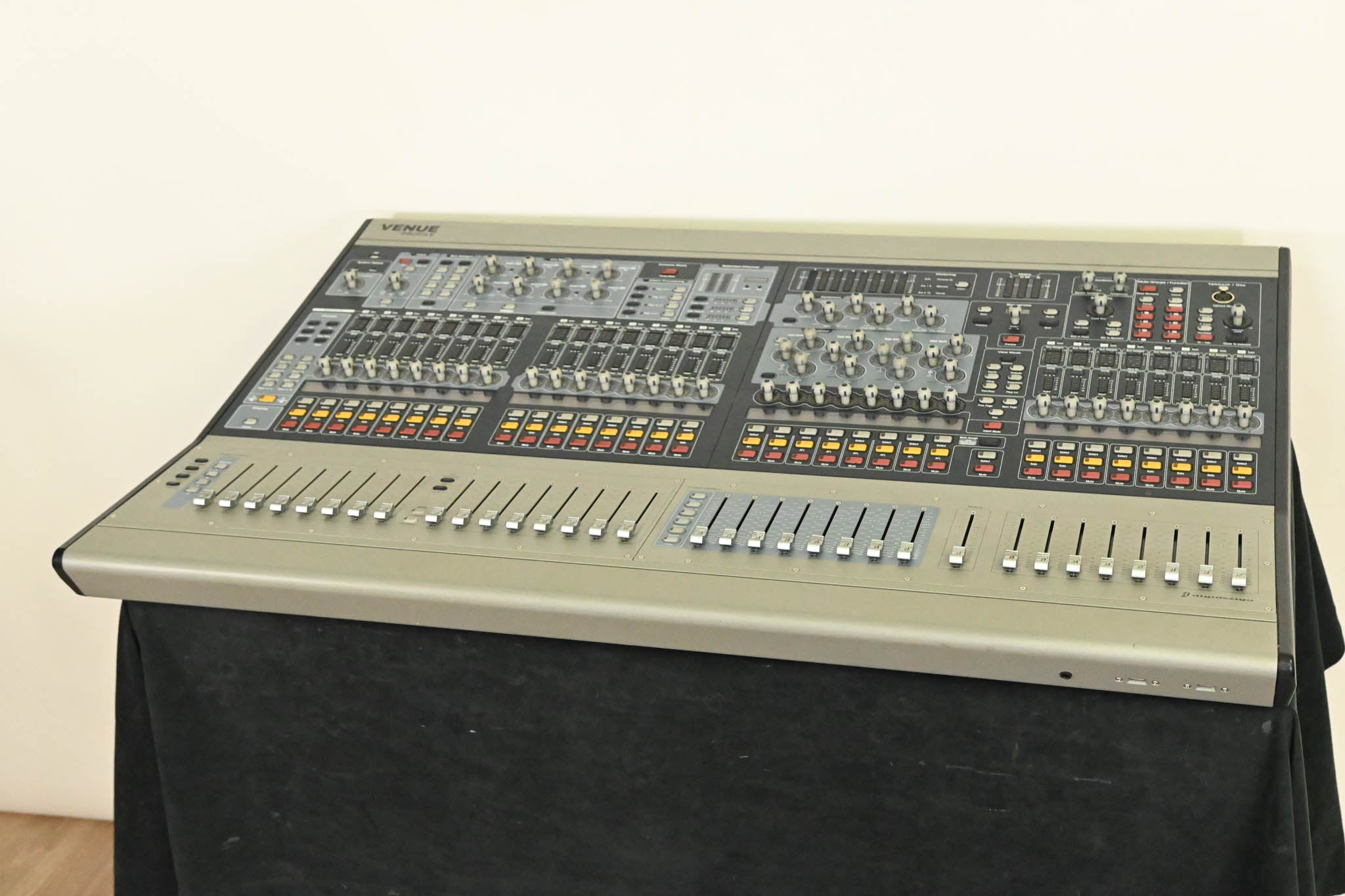 Digidesign VENUE Profile Digital Mixing Console with Mix Rack