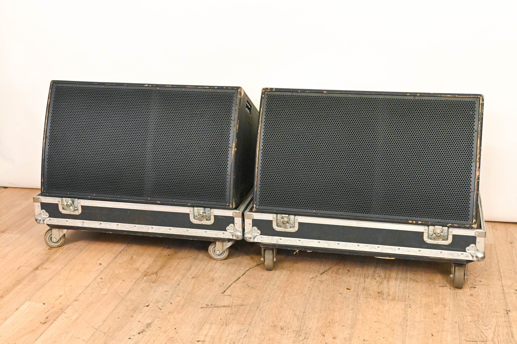 EAW KF650z Virtual Array Full Range Loudspeaker (PAIR) w/ Road Case