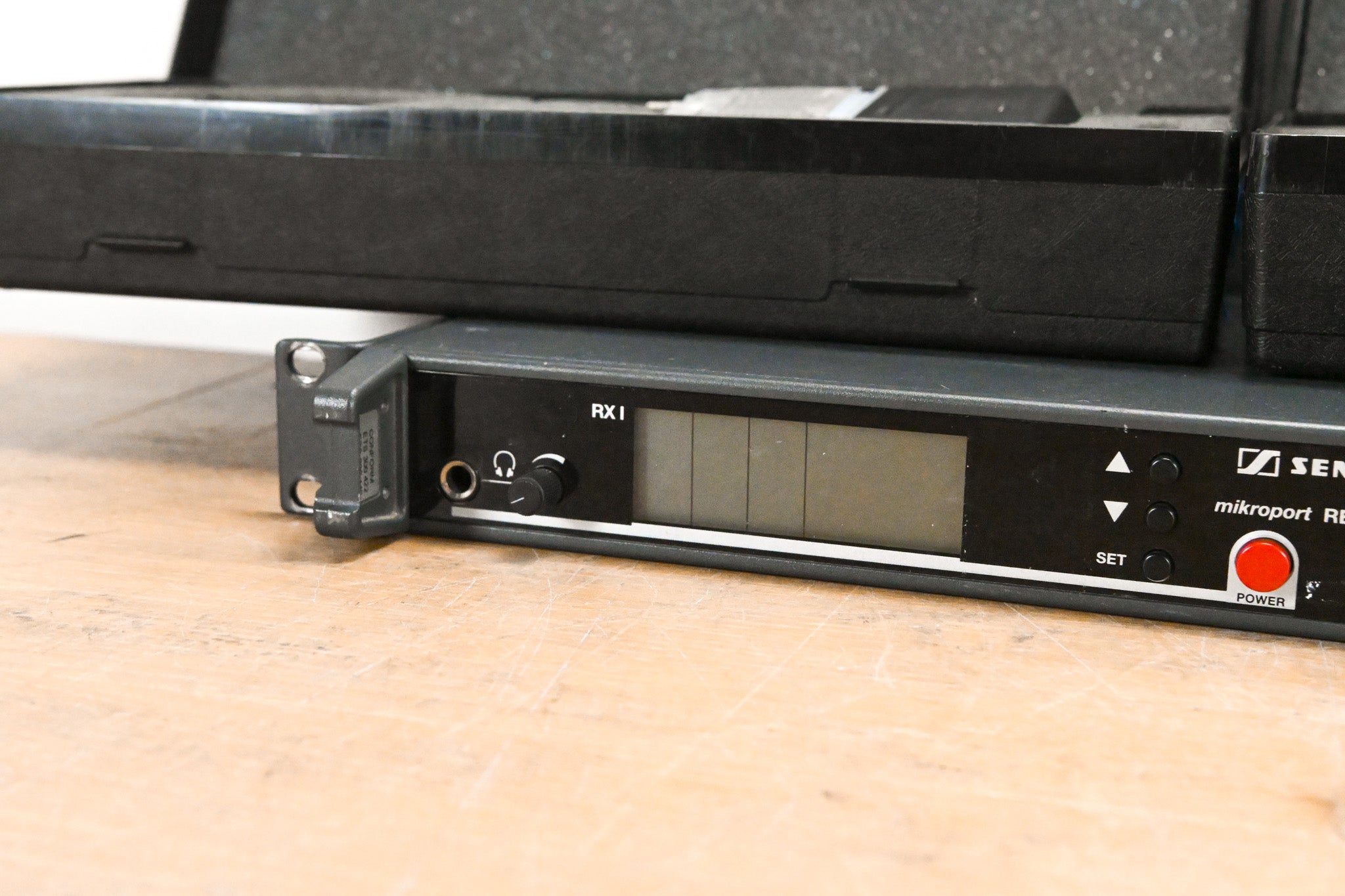 Sennheiser EM 3032-U Mikroport Receiver w/ SK250 Bodypacks 584-608 MHz
