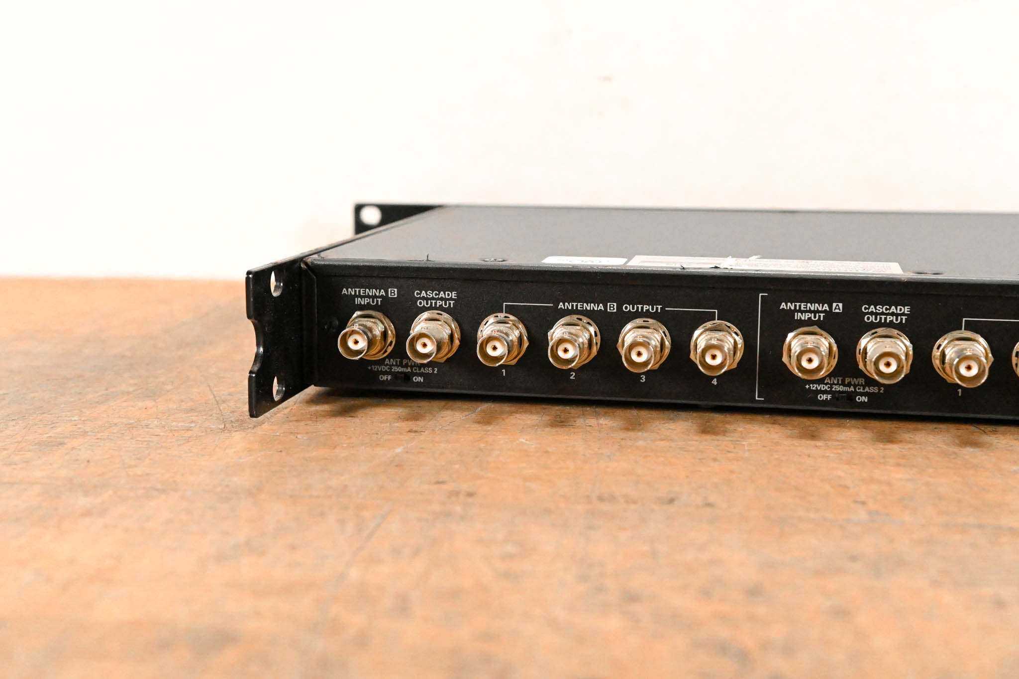 Audio-Technica AEW-DA660D UHF Antenna Distribution System