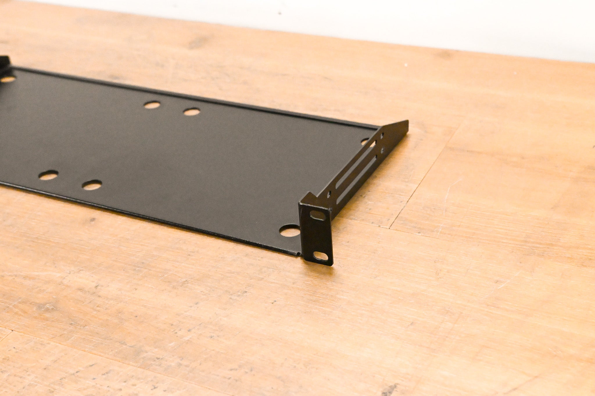 BSS BSSRACKSHELF1U 1U Rack-Mount Kit