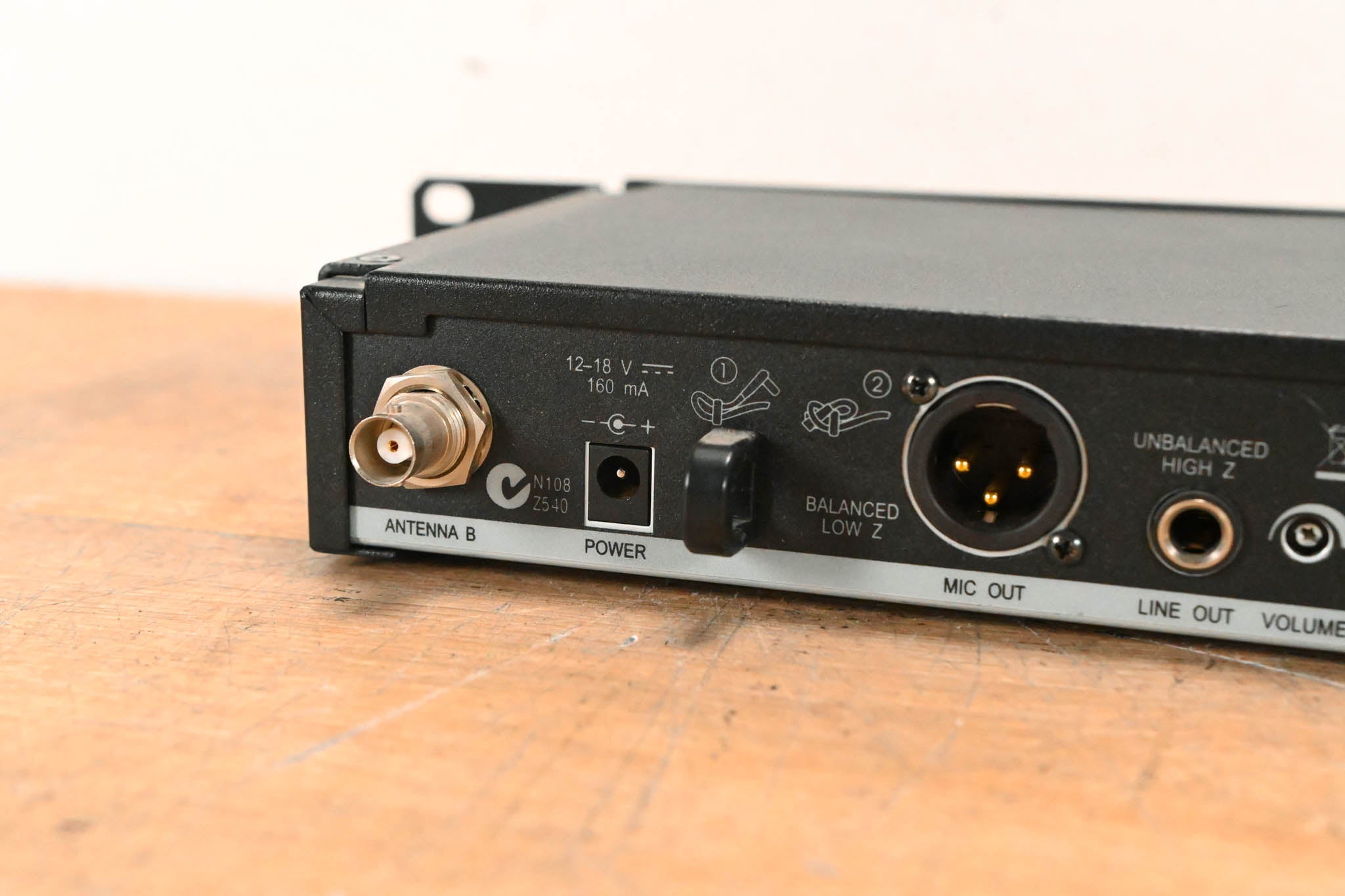 Shure SLX4 Wireless Receiver - H5 Band: 518-542 MHz (NO POWER SUPPLY)