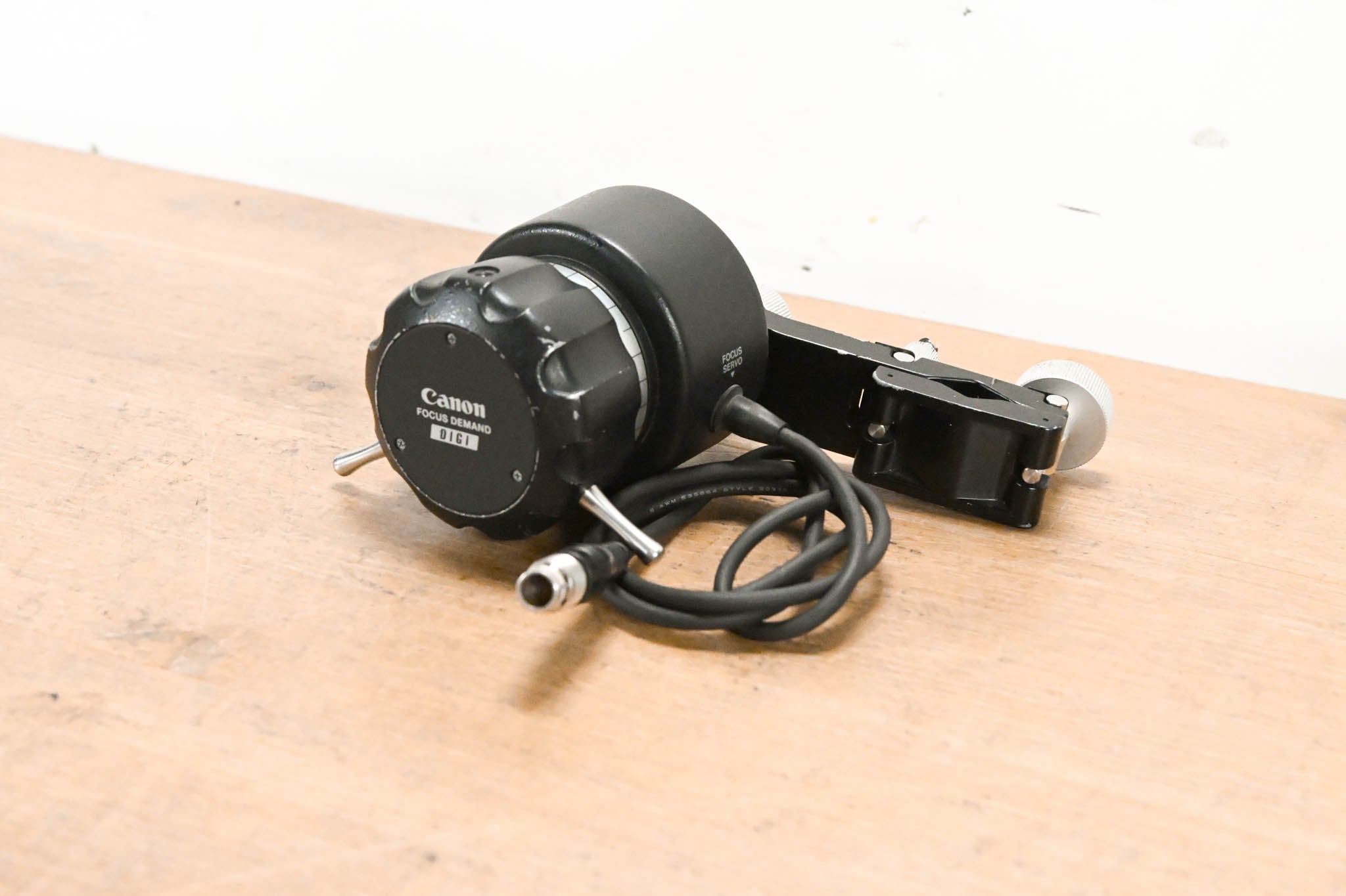Canon FPD-400D Digital Focus Servo Demand with CR-10 Mount Clamp
