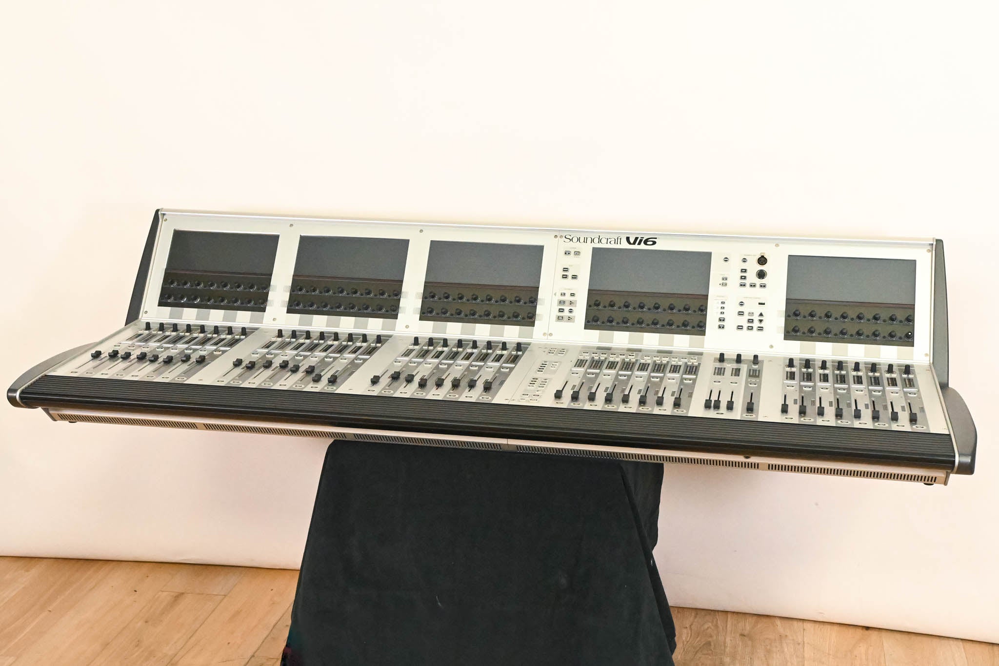 Soundcraft Vi6 Digital Console Surface