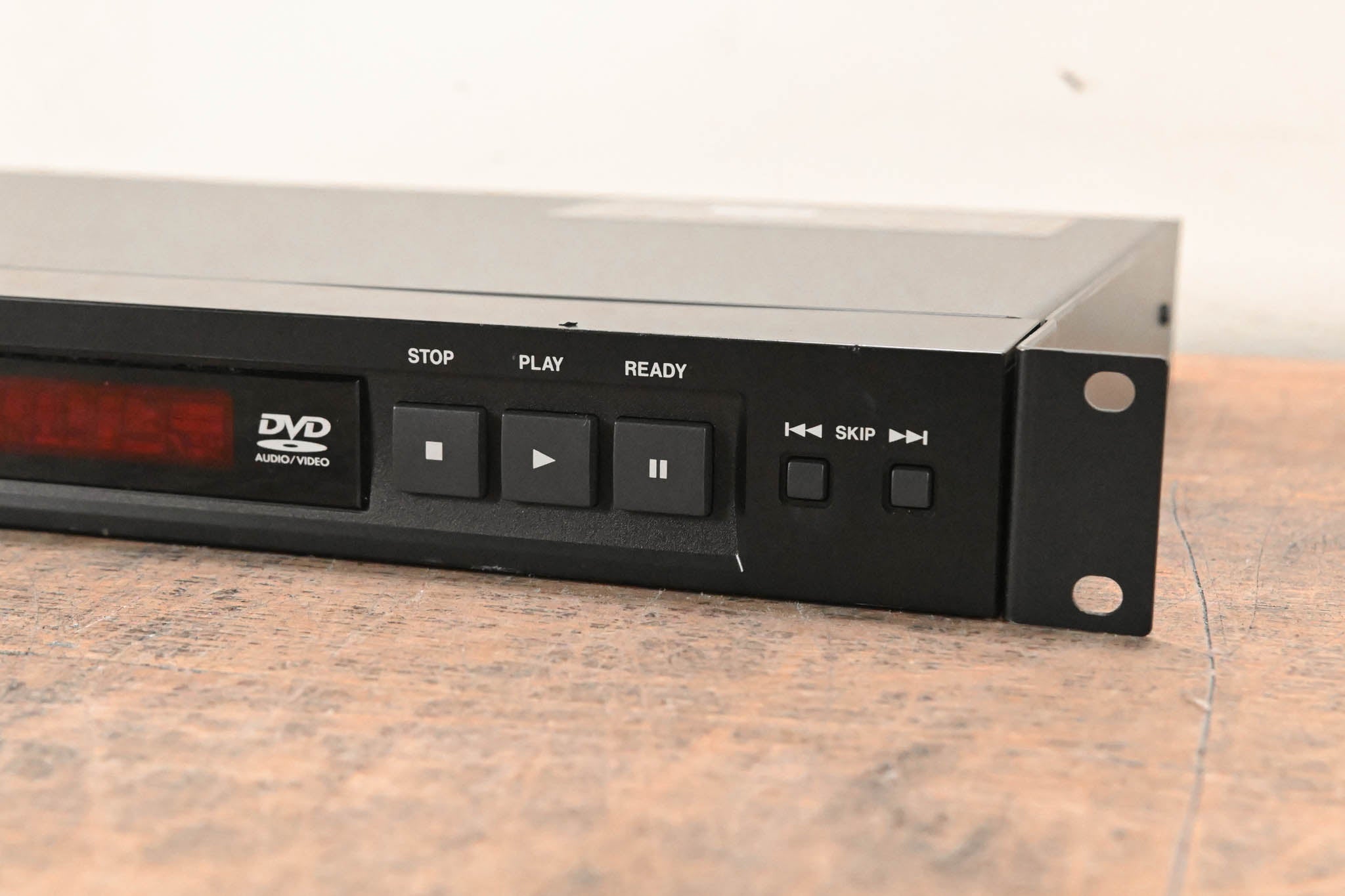 TASCAM DV-D01U Rackmountable Single Disc DVD Player