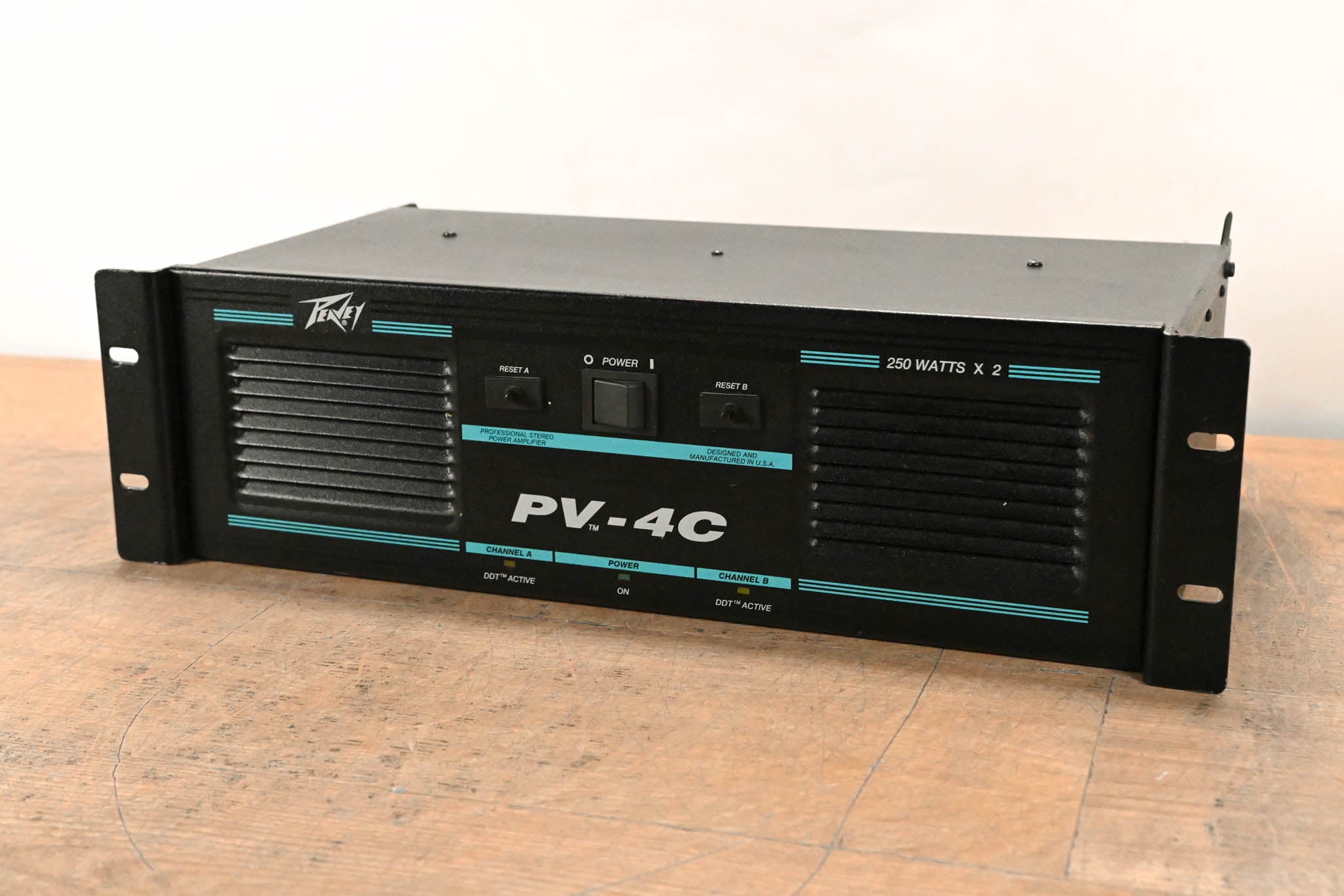 Peavey PV-4C 2-Channel Power Amplifier