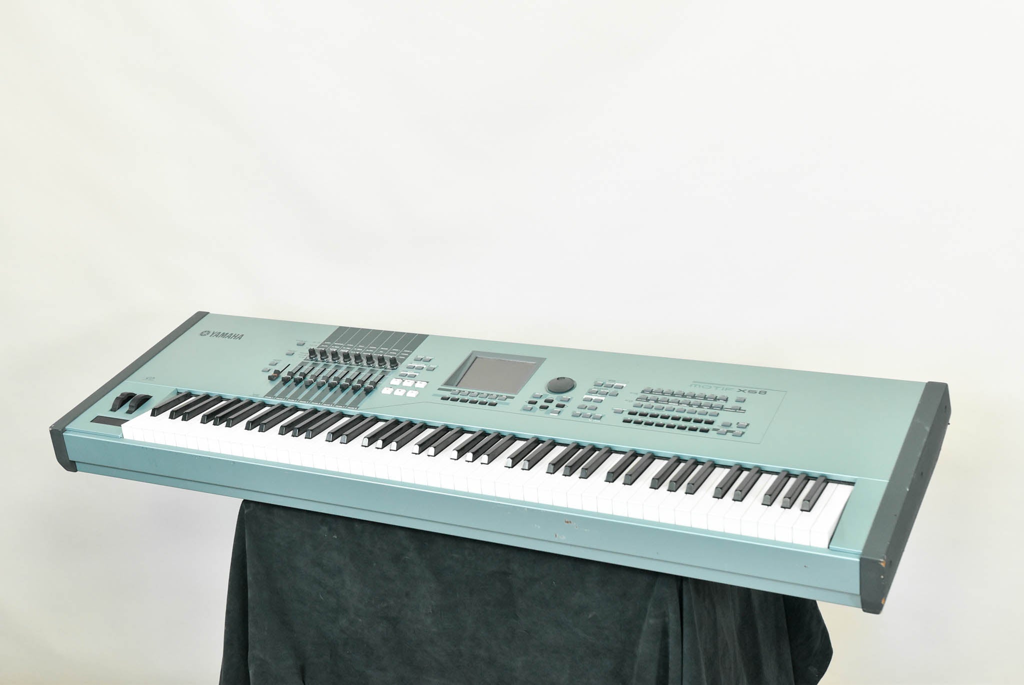 Yamaha Motif XS8 88-Key Synthesizer Keyboard Workstation