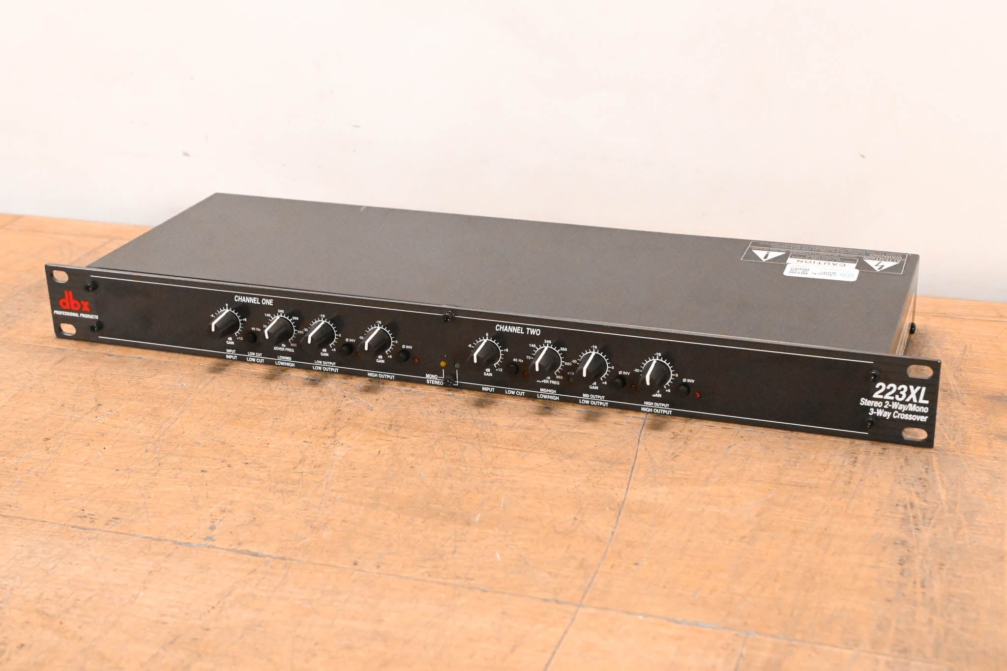dbx 223XL Stereo 2-Way / Mono 3-Way Crossover