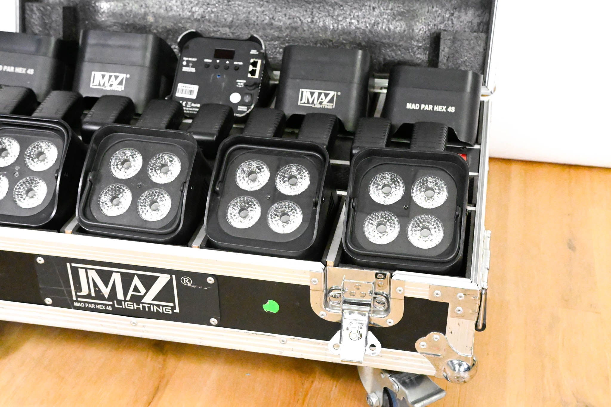 JMAZ Lighting MAD PAR HEX 4S Battery LED Uplight Kit w/ Charging Case
