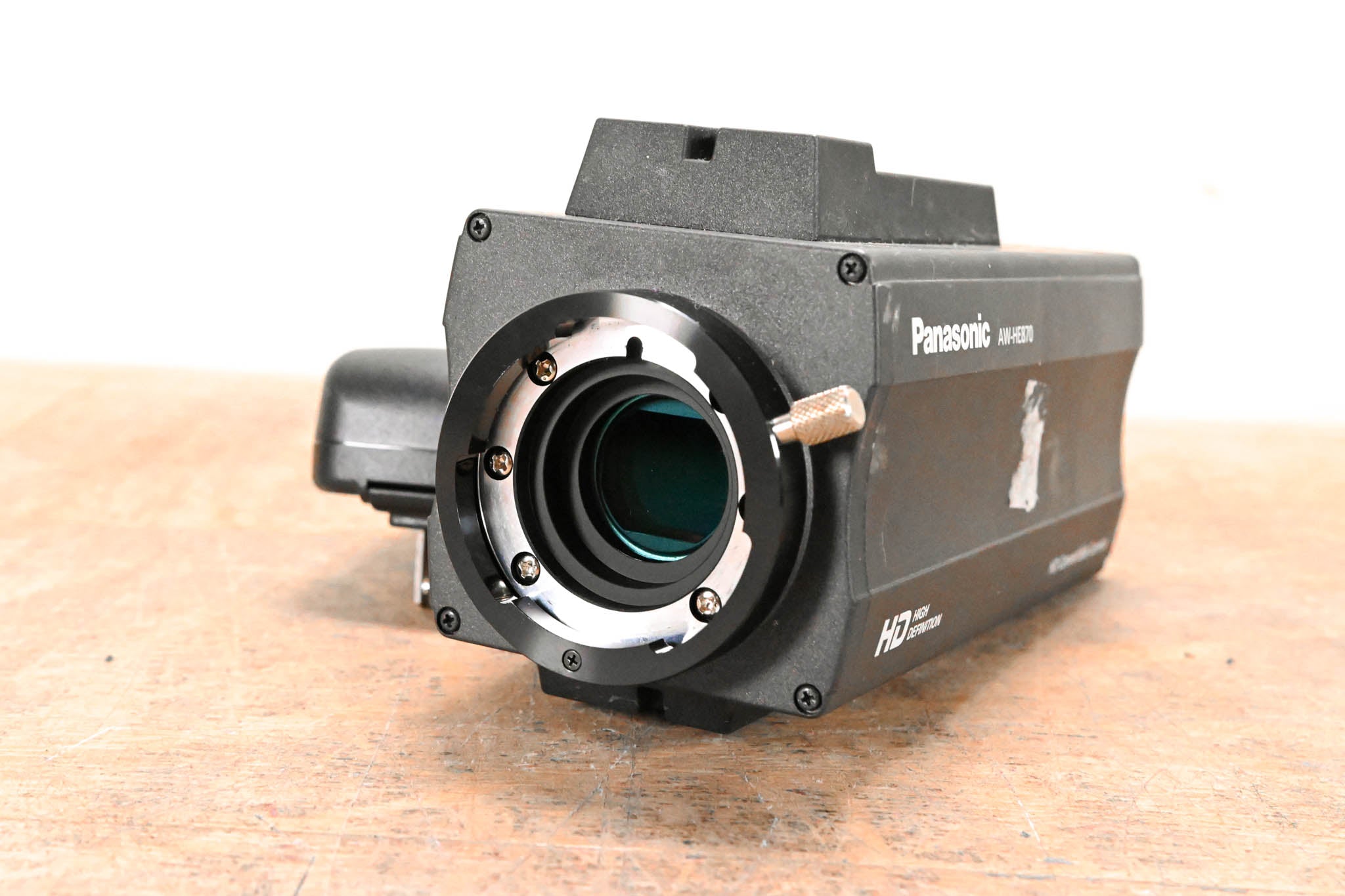 Panasonic AW-HE870 HD-Compatible 2/3 type 3CCD HD/SD Convertible Camera