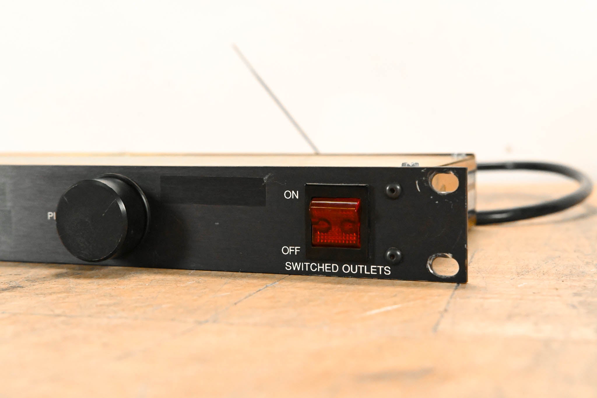 Furman PL-8 120V 15A Power Conditioner with Lights