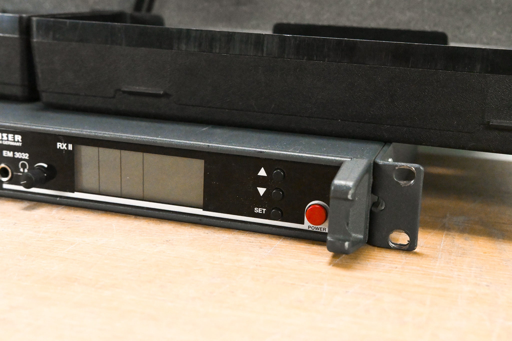 Sennheiser EM 3032-U Mikroport Receiver w/ SK250 Bodypacks 506-530 MHz
