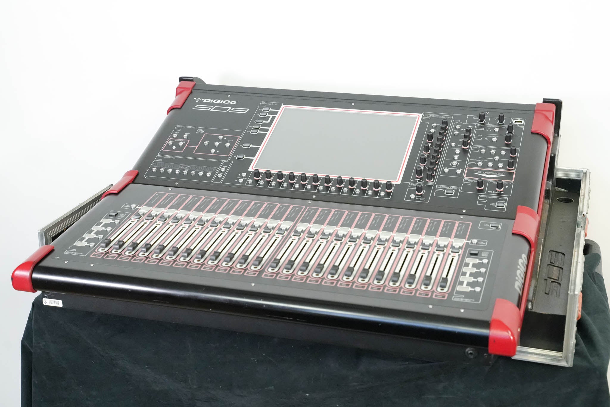DiGiCo SD9 Digital Mixing Console with Road Case