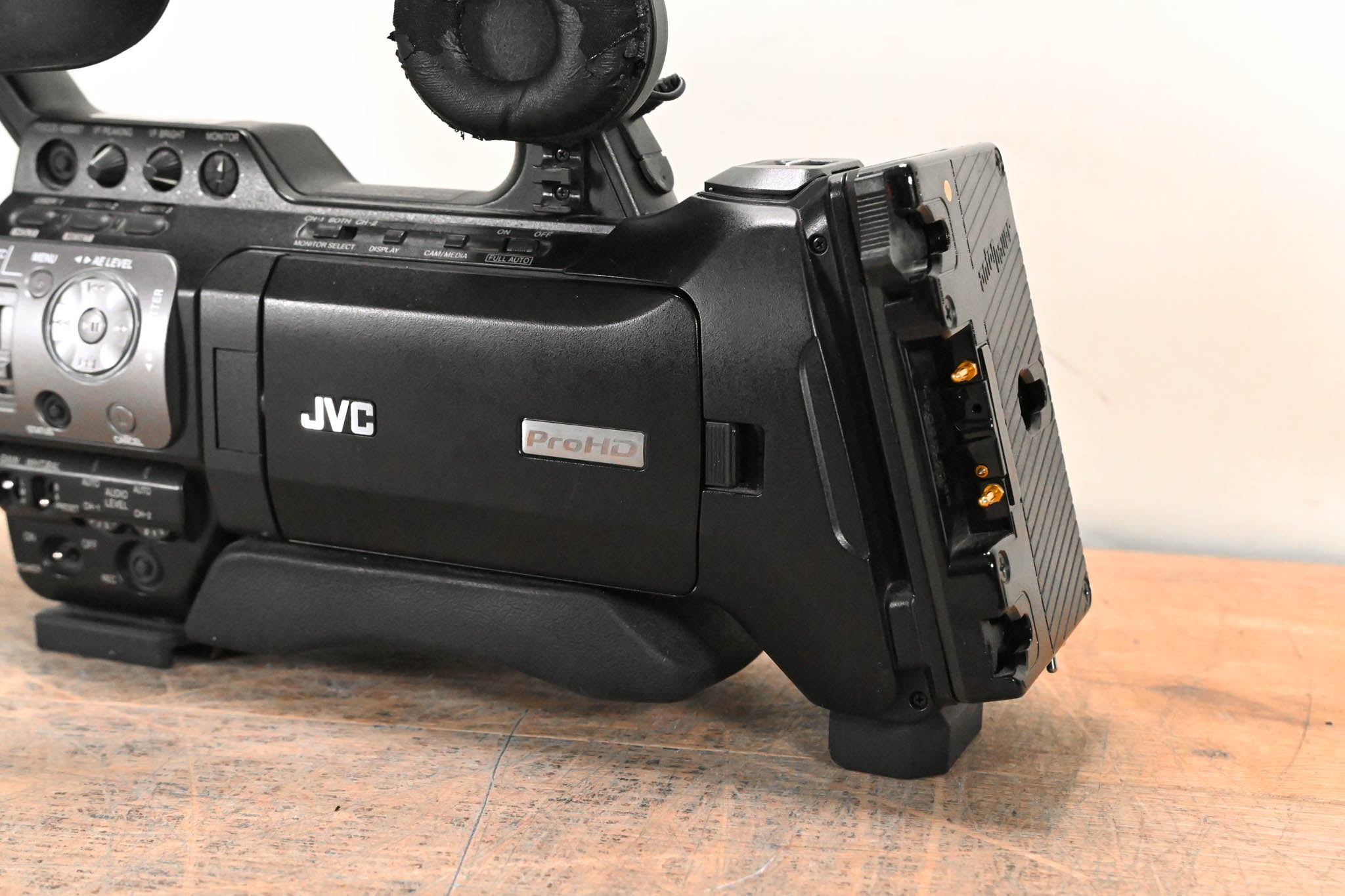 JVC GY-HM700CHU ProHD Compact Shoulder Solid State Camcorder