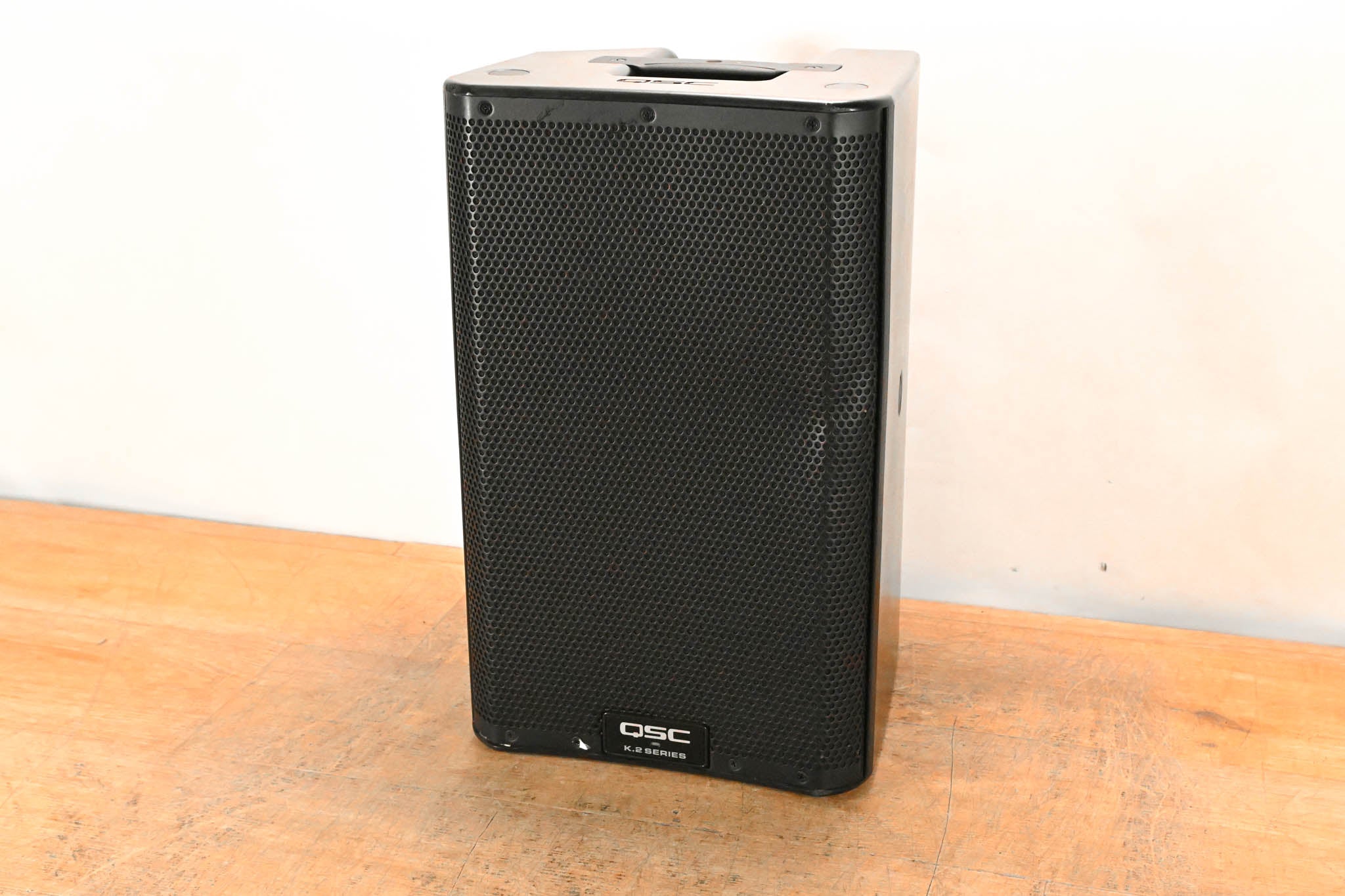 QSC K8.2 8" Two-Way 2000 Watt Powered Portable Loudspeaker