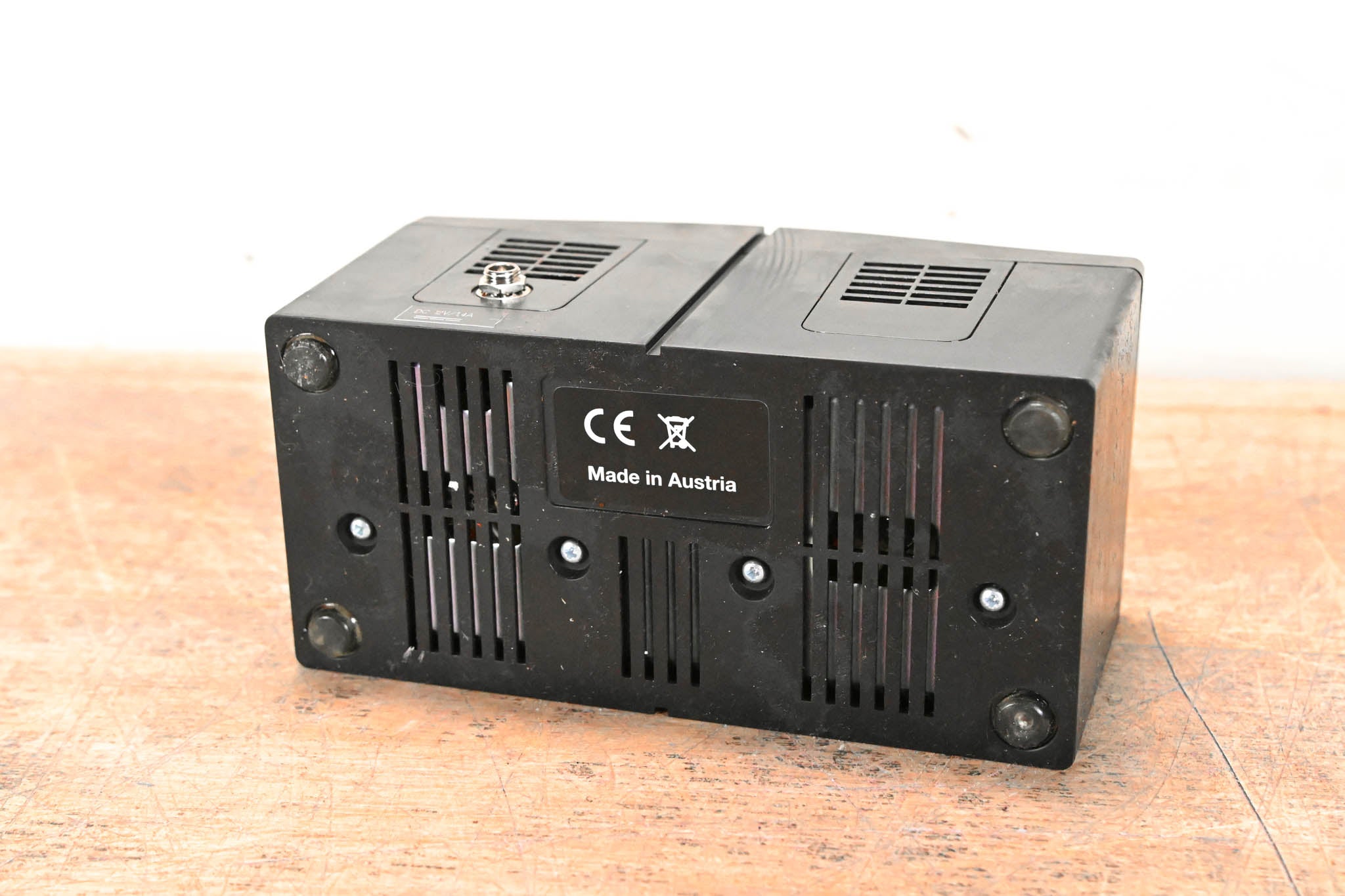 AKG CU4000 Charging Unit for HT4500 and PT4500 (NO POWER SUPPLY)