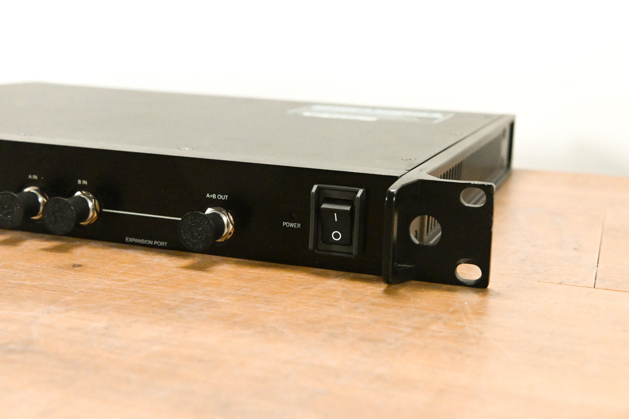 Shure PA821A Antenna Combiner for PSM Wireless Systems - 470-952 MHz