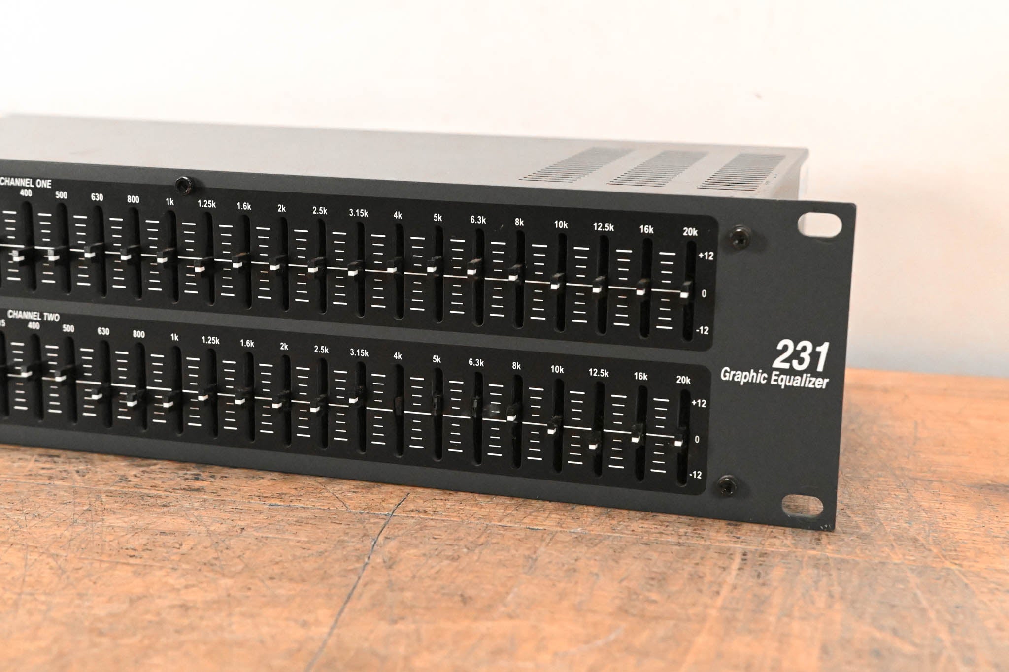 dbx 231 Dual-Channel 31-Band Graphic Equalizer