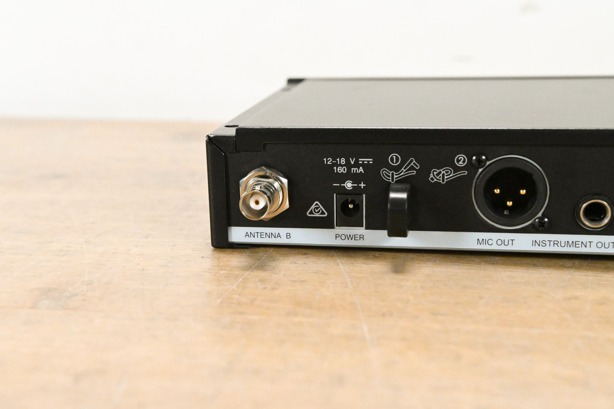 Shure SLX4 Wireless Receiver - G4 Band: 470-494 MHz (NO POWER SUPPLY)