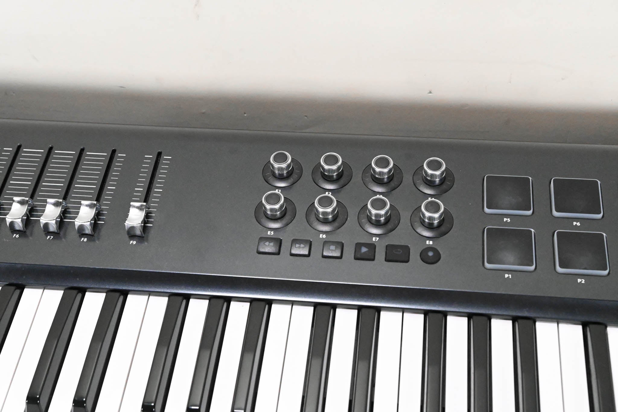 Behringer Motor 61 61-Key USB/MIDI Controller Keyboard (NO POWER SUPPLY)