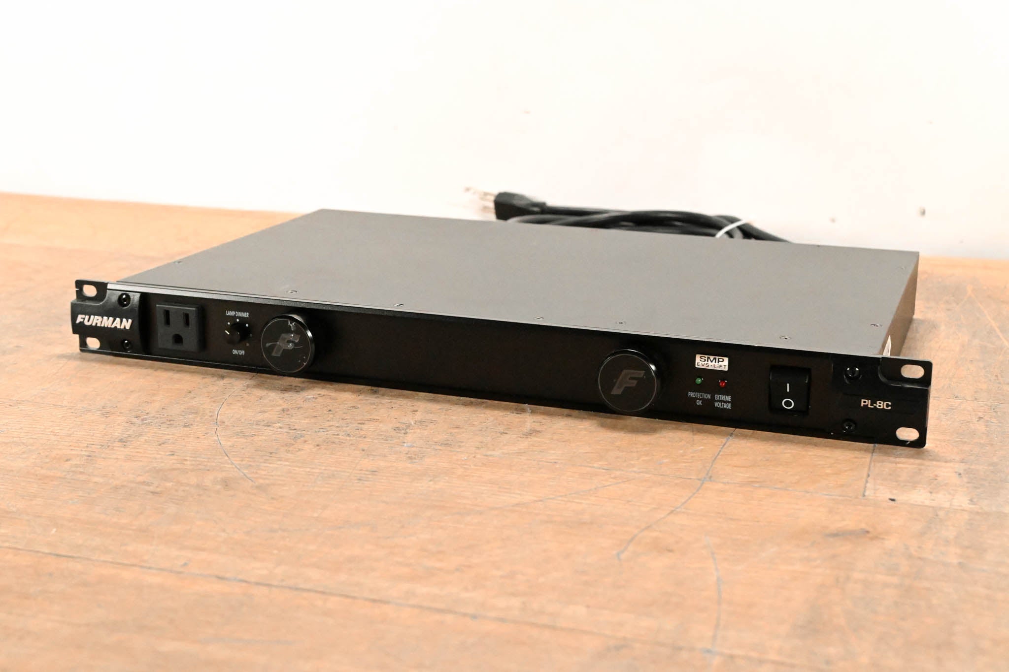 Furman PL-8C 15A Classic Series Power Conditioner with Lights