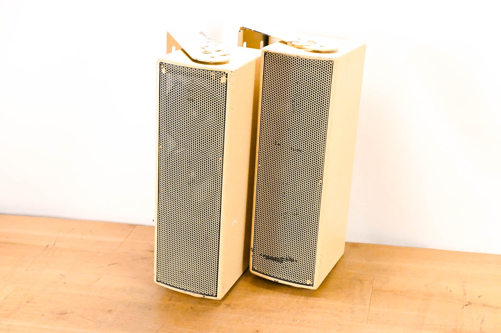 EAW UB52 Two-Way Full-Range Loudspeaker (PAIR)