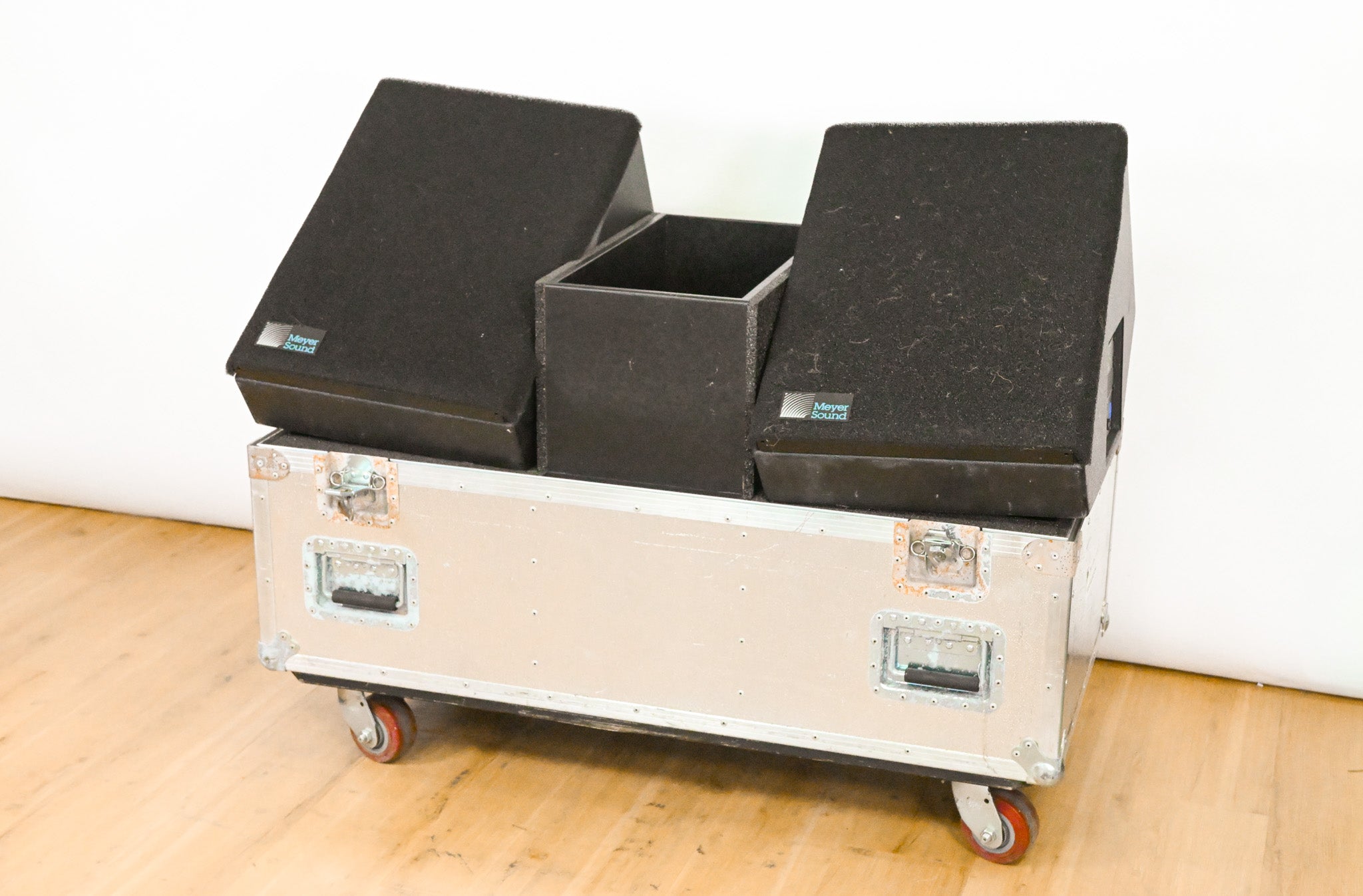 Meyer Sound UM-1P 12" Powered Stage Monitor Speaker (PAIR) w/ Road Case