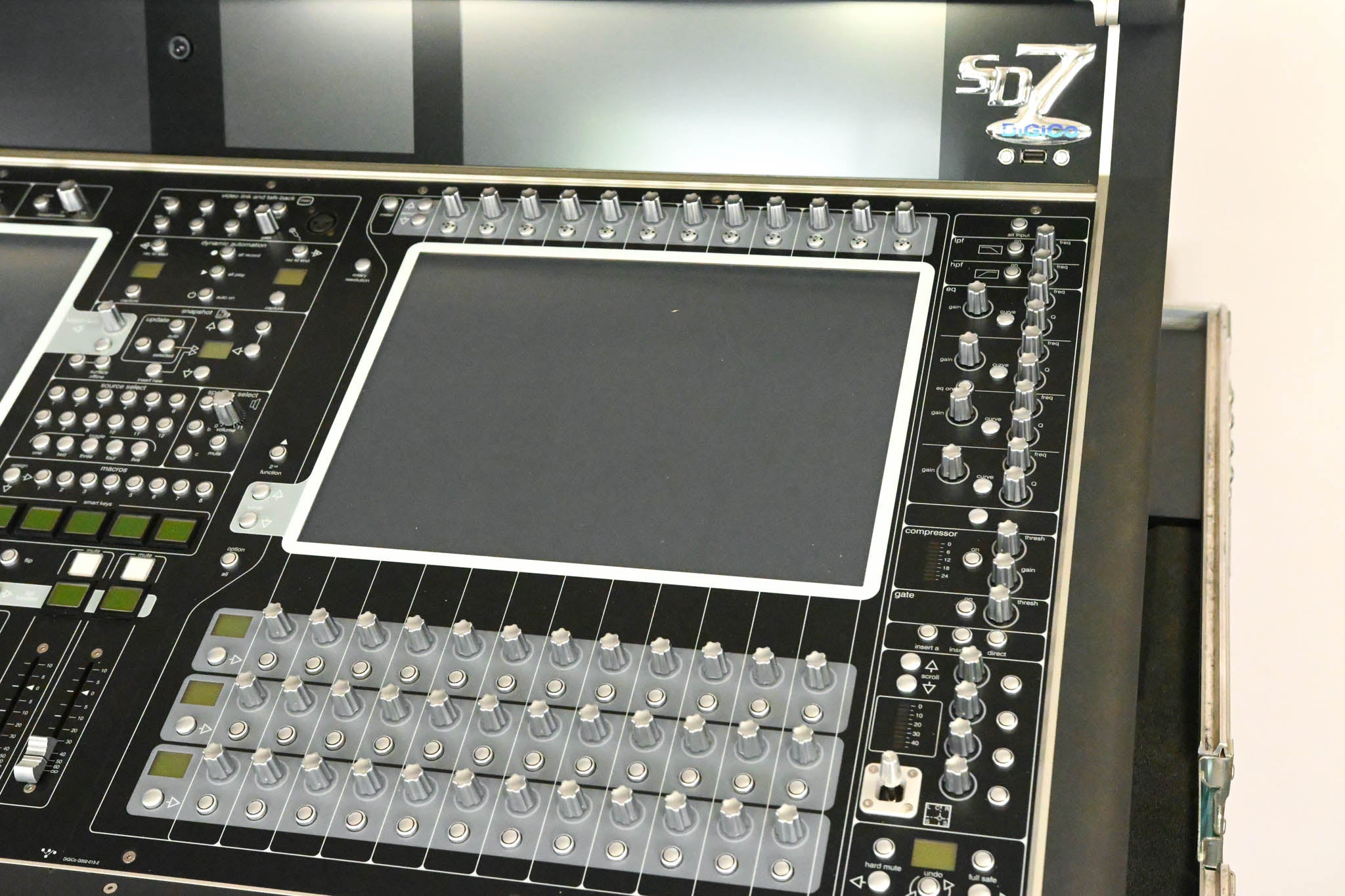 DiGiCo SD7 Digital Console w/Dual Engines, Waves, ST Optical & Road Case