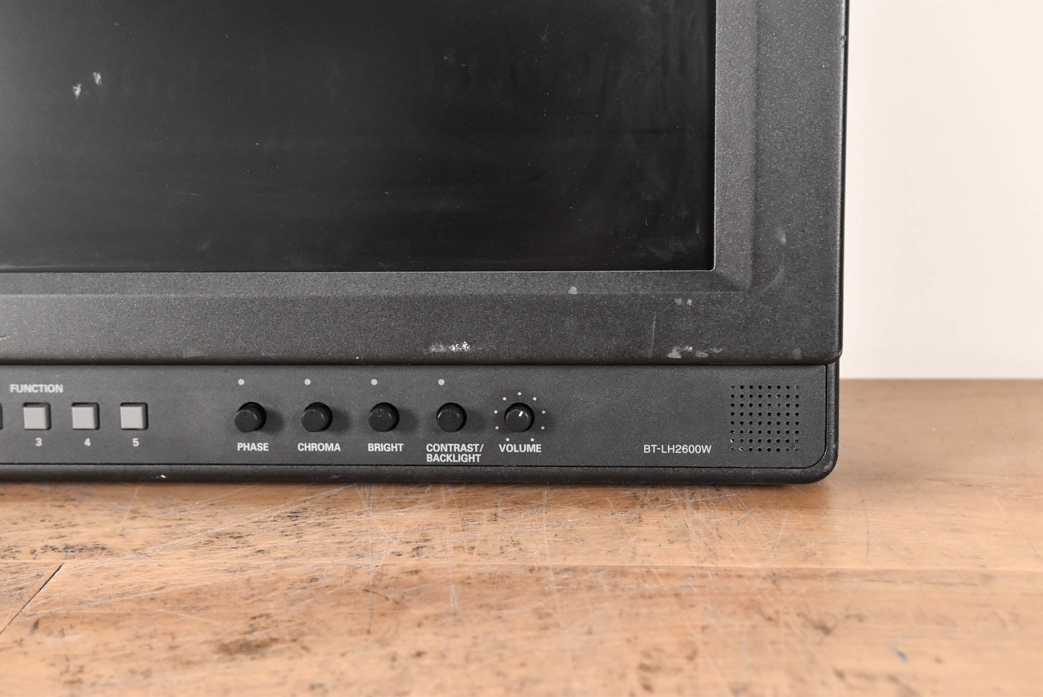 Panasonic BT-LH2600WP 26" Widescreen HD/SD LCD Monitor