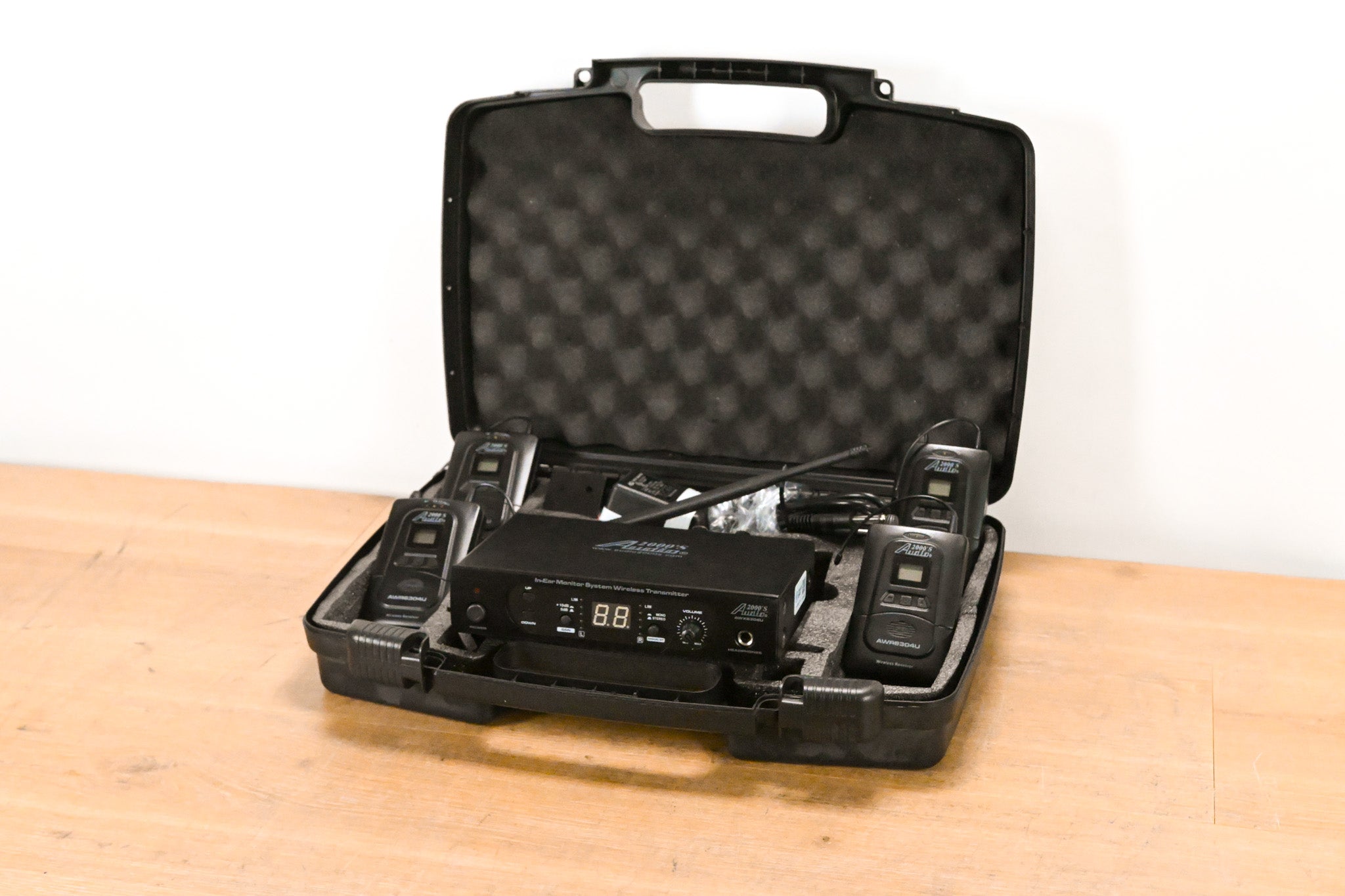 Audio2000's AWM630AU IEM System w/ four Bodypack Receivers: 573-597.8MHz
