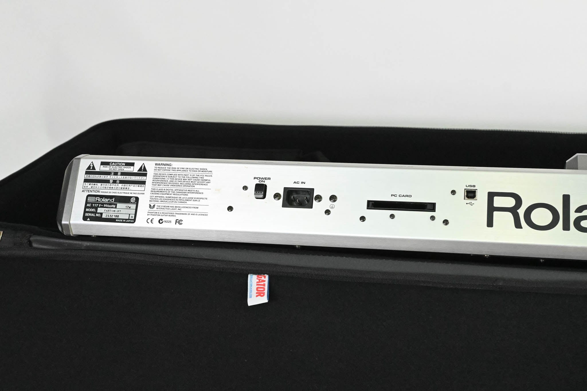 Roland Fantom-X7 76-Key Keyboard Workstation with Gator Case