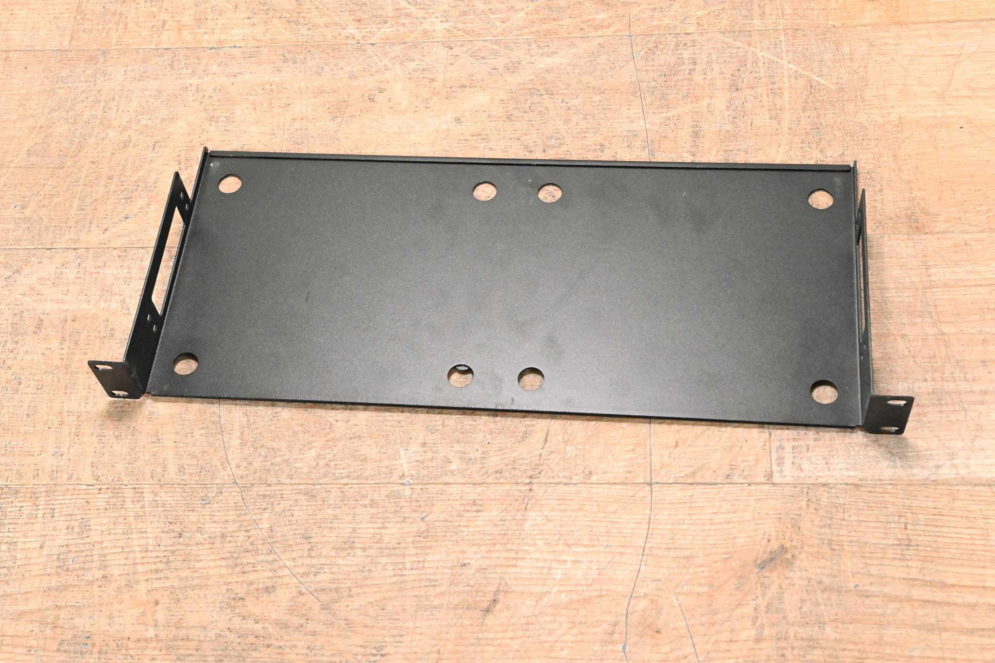 BSS BSSRACKSHELF1U 1U Rack-Mount Kit