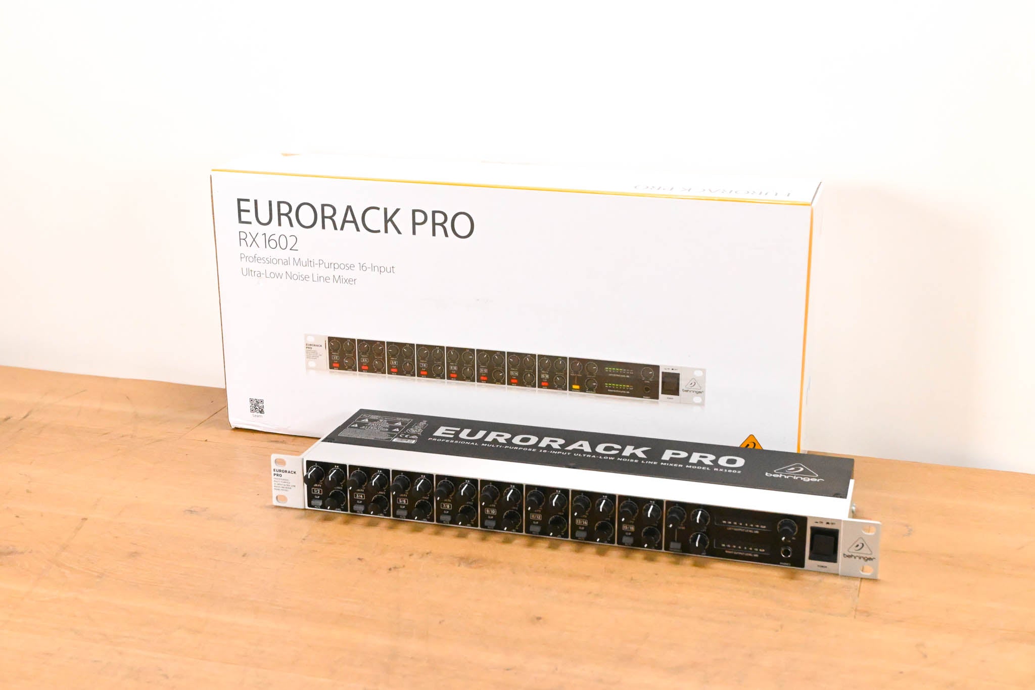 Behringer EURORACK PRO RX1602 16-Input Ultra-Low Noise Line Mixer