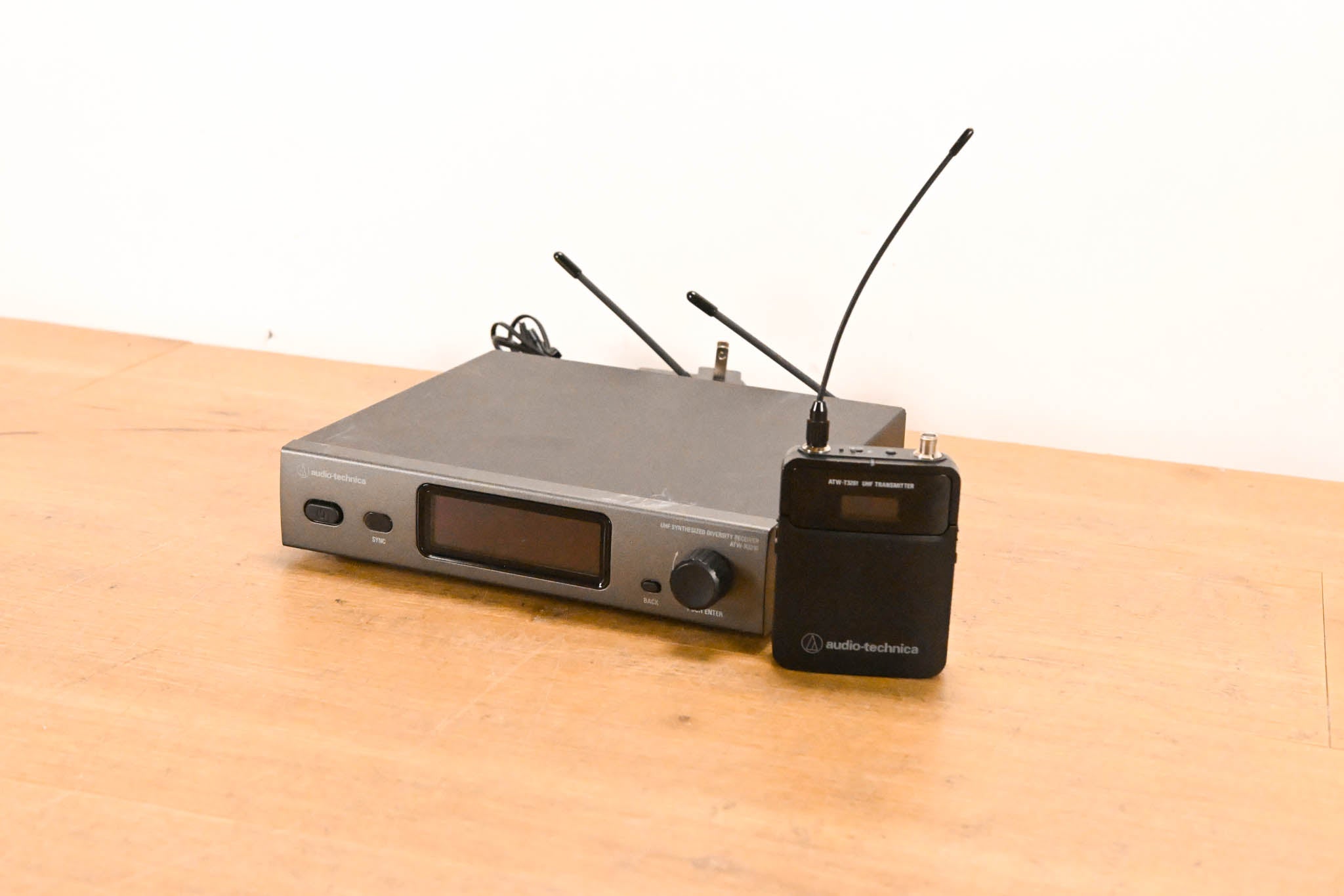 Audio-Technica ATW-3211 Wireless Bodypack System - EE1 Band: 530-590 MHz