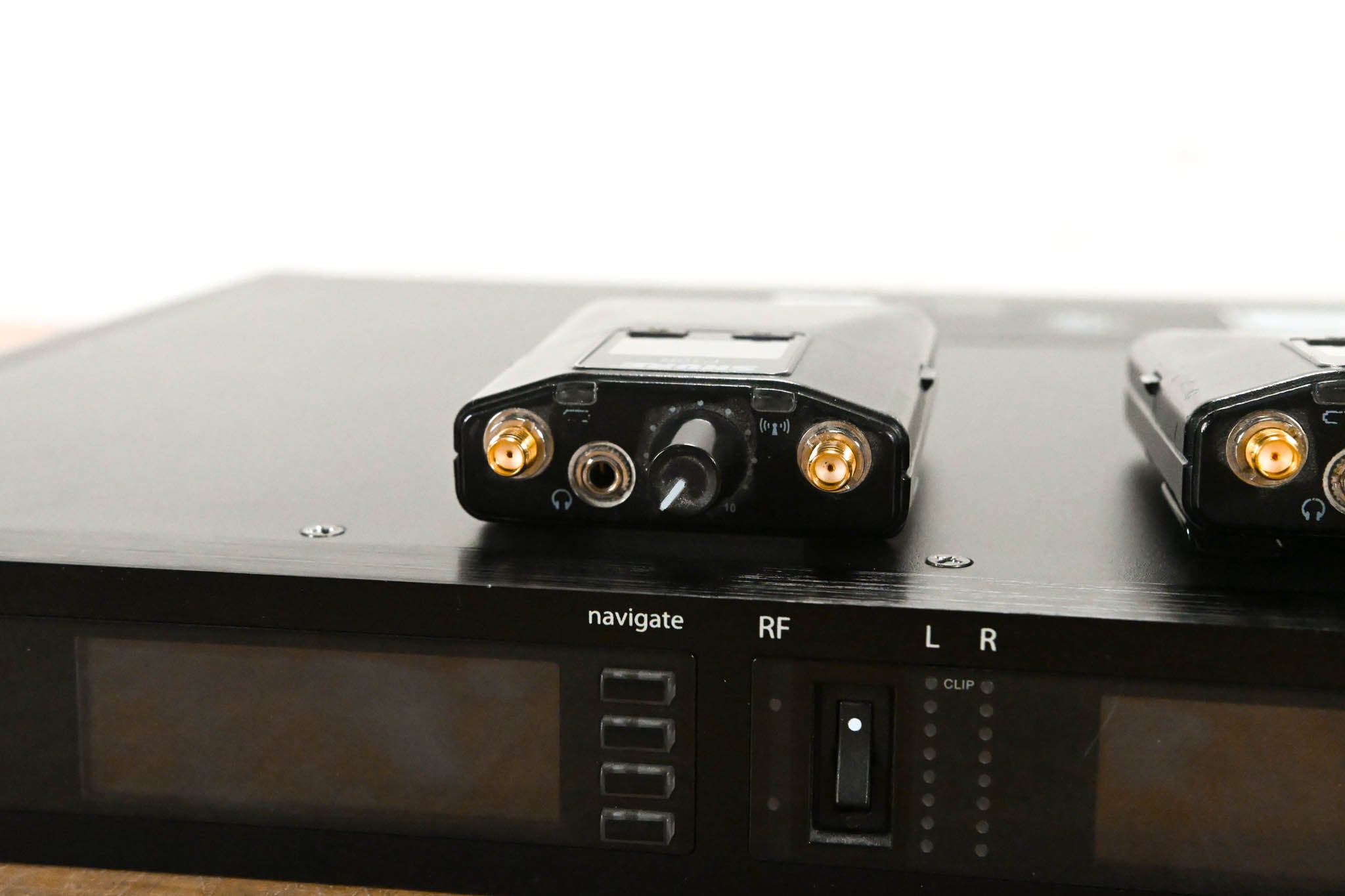 Shure PSM 1000 In-Ear Personal Monitoring System - G10 Band: 470-542 MHz