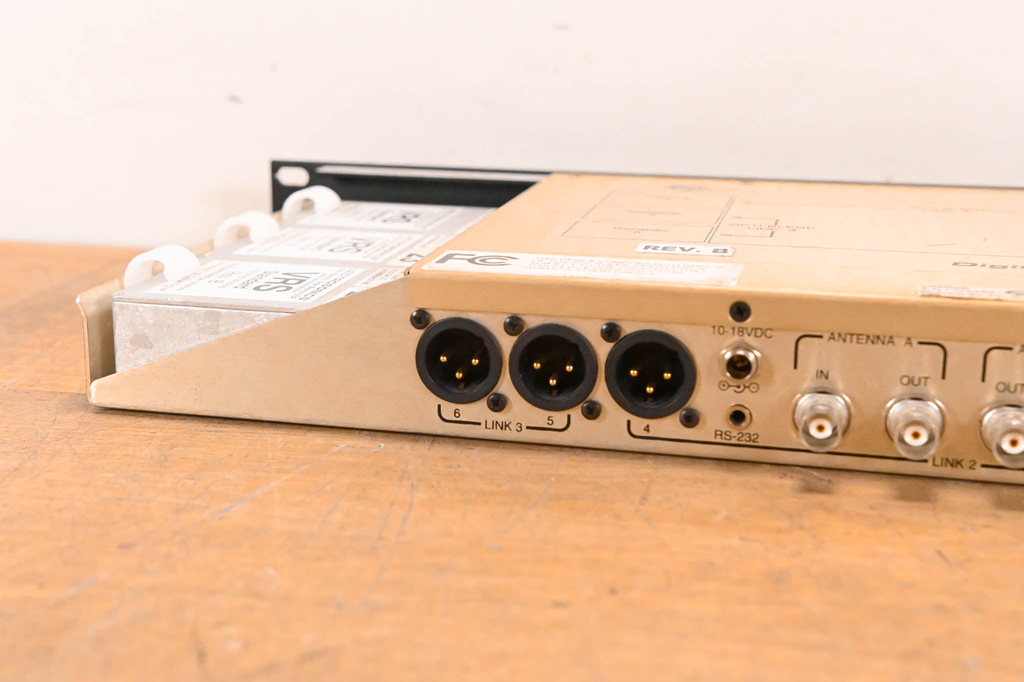 Lectrosonics Venue Wideband Mid 6-Channel Receiver w/ Bodypacks (NO PSU)