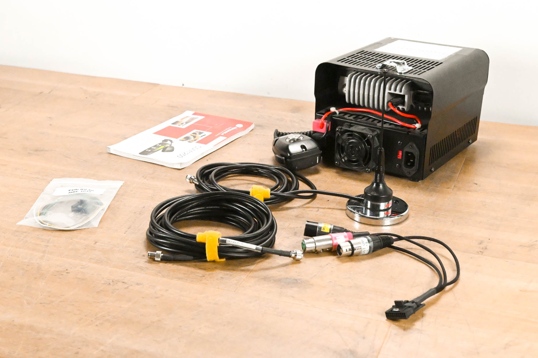 Motorola CDM-1250 Radio Base Station w/ Astron SS-25CDM Enclosure & Mic