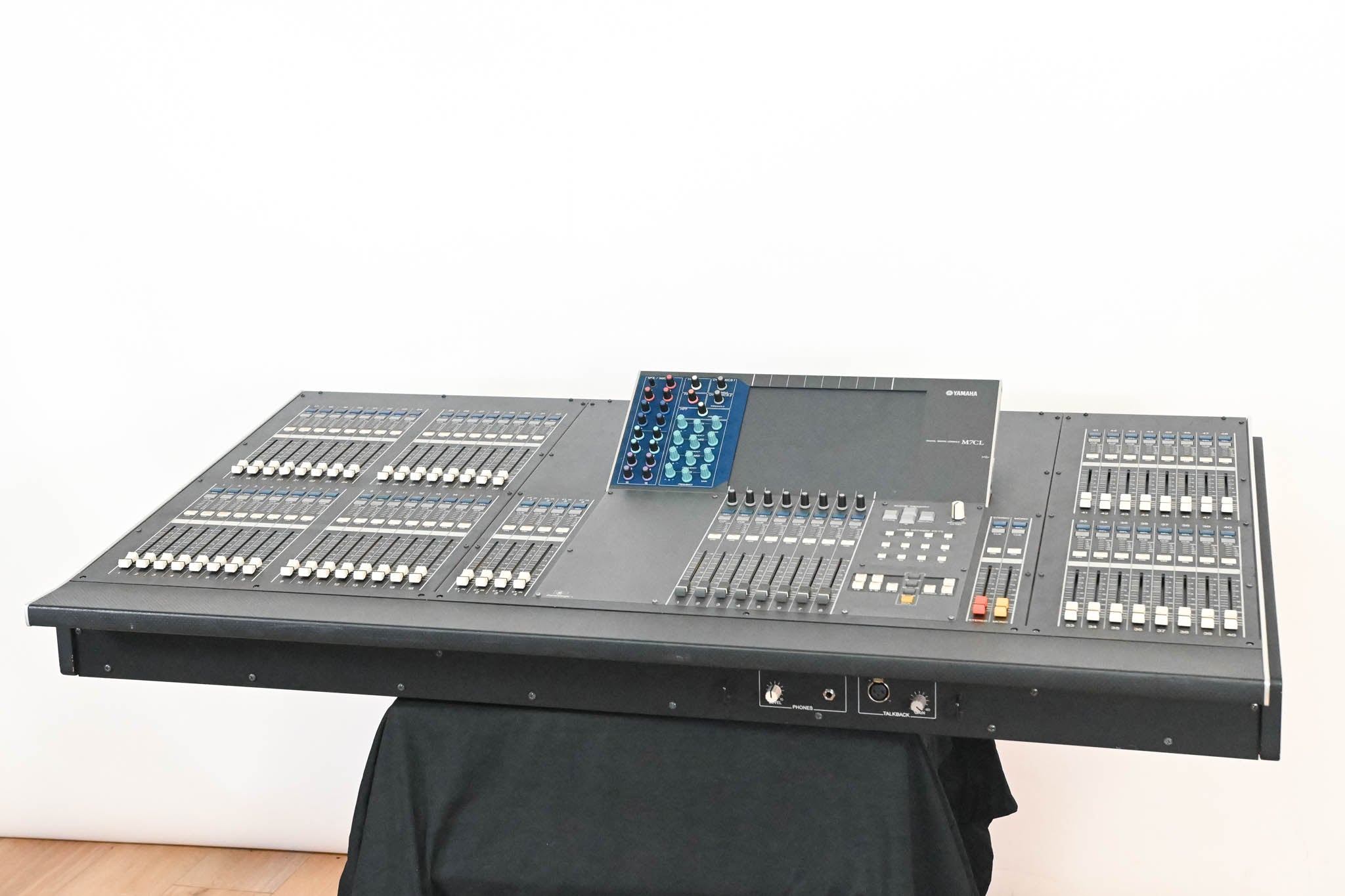 Yamaha M7CL-48 48-Channel Digital Audio Mixing Console